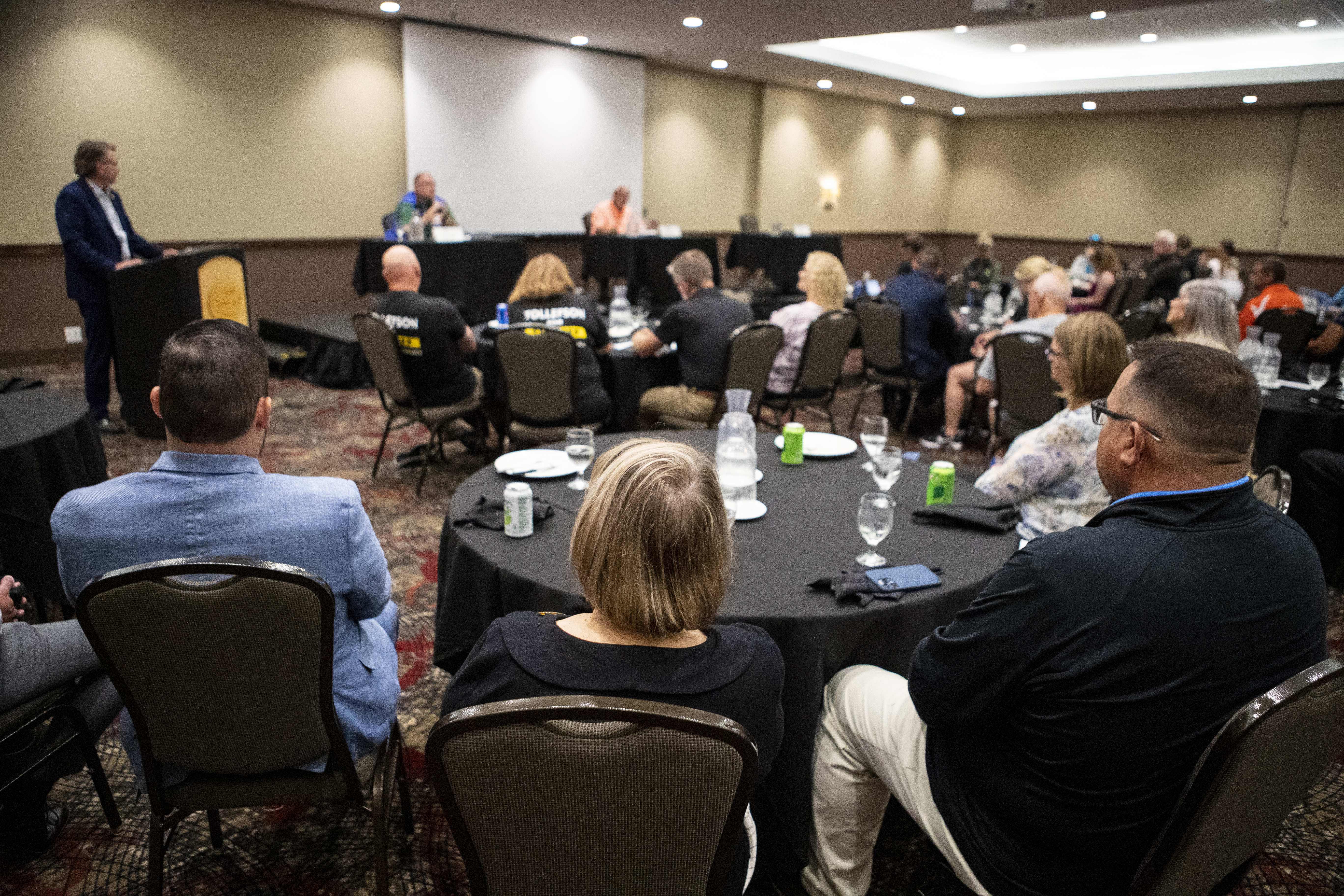 Willmar mayoral candidates participate in a political forum Friday - Vimarsana News