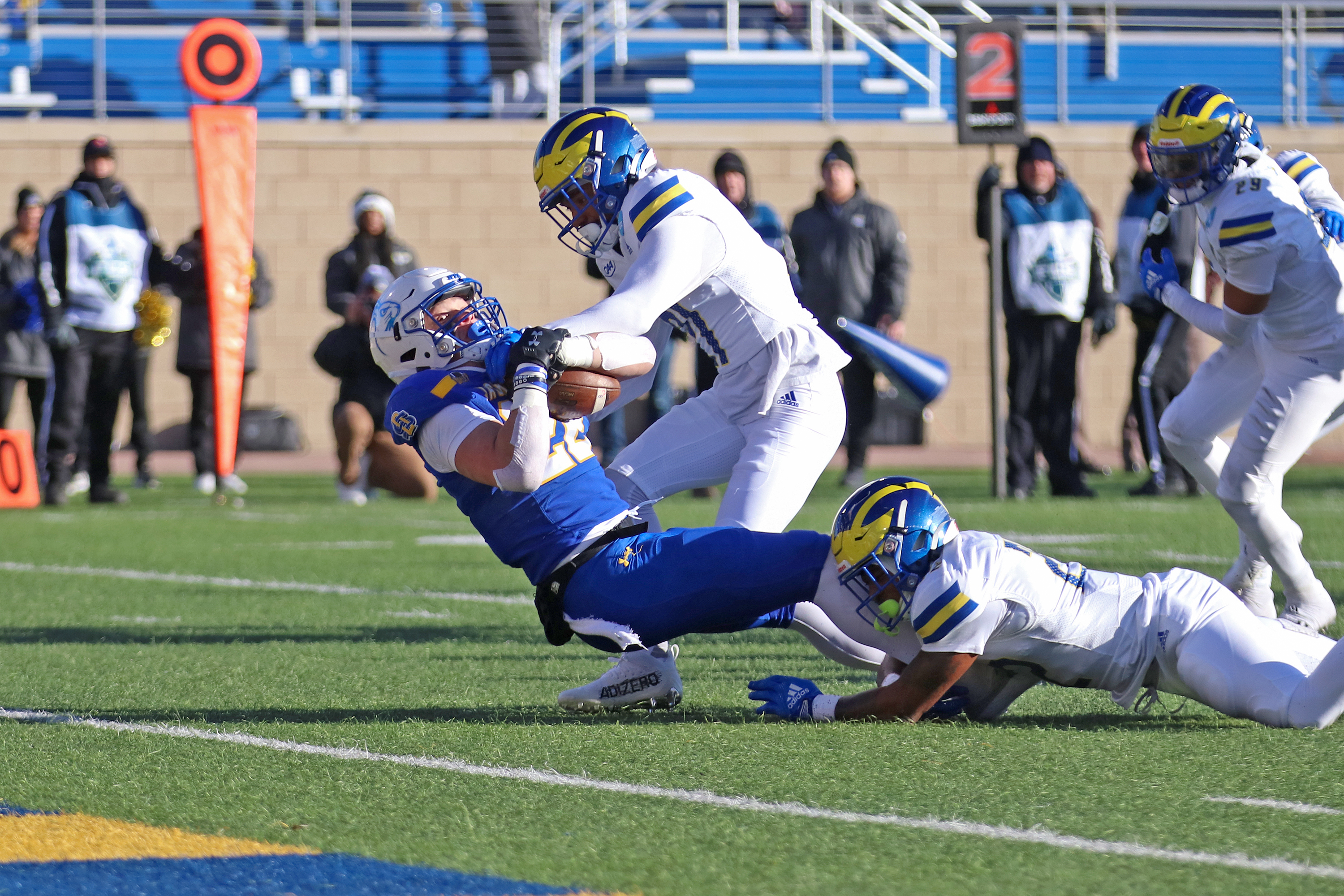 South Dakota State football primer: No. 1 Jacks host undefeated Holy Cross in FCS quarterfinals - Vimarsana News