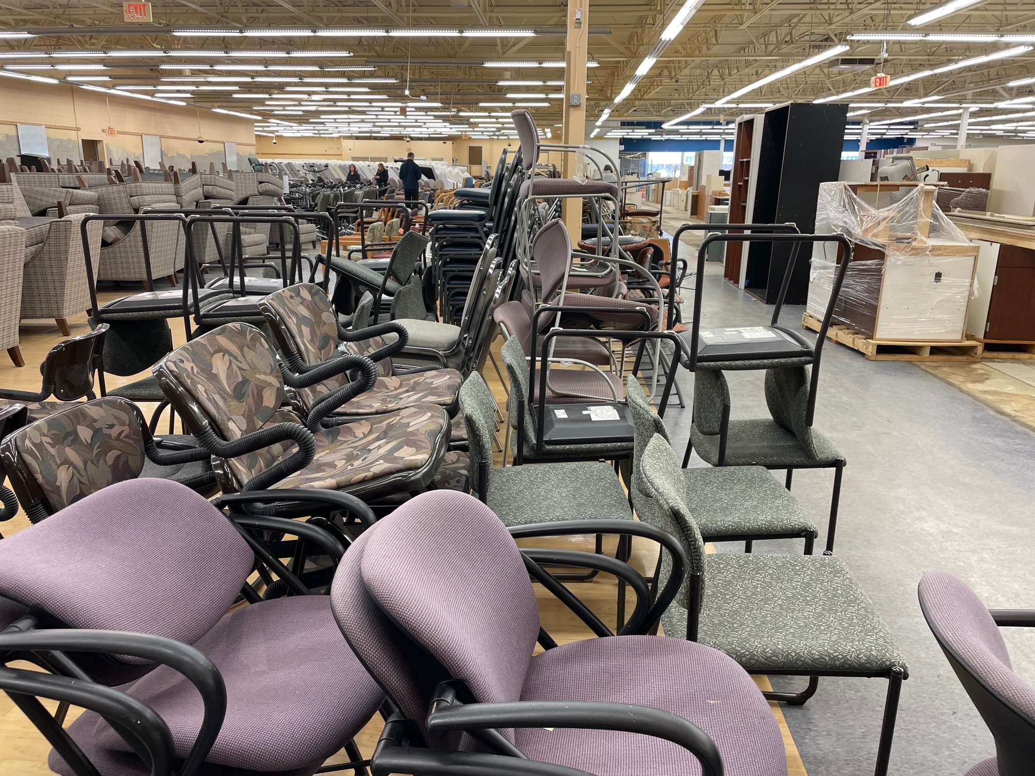 Reselling office furniture, MedCentral Outlet hopes to grow further as 2022 comes to an end - Vimarsana News