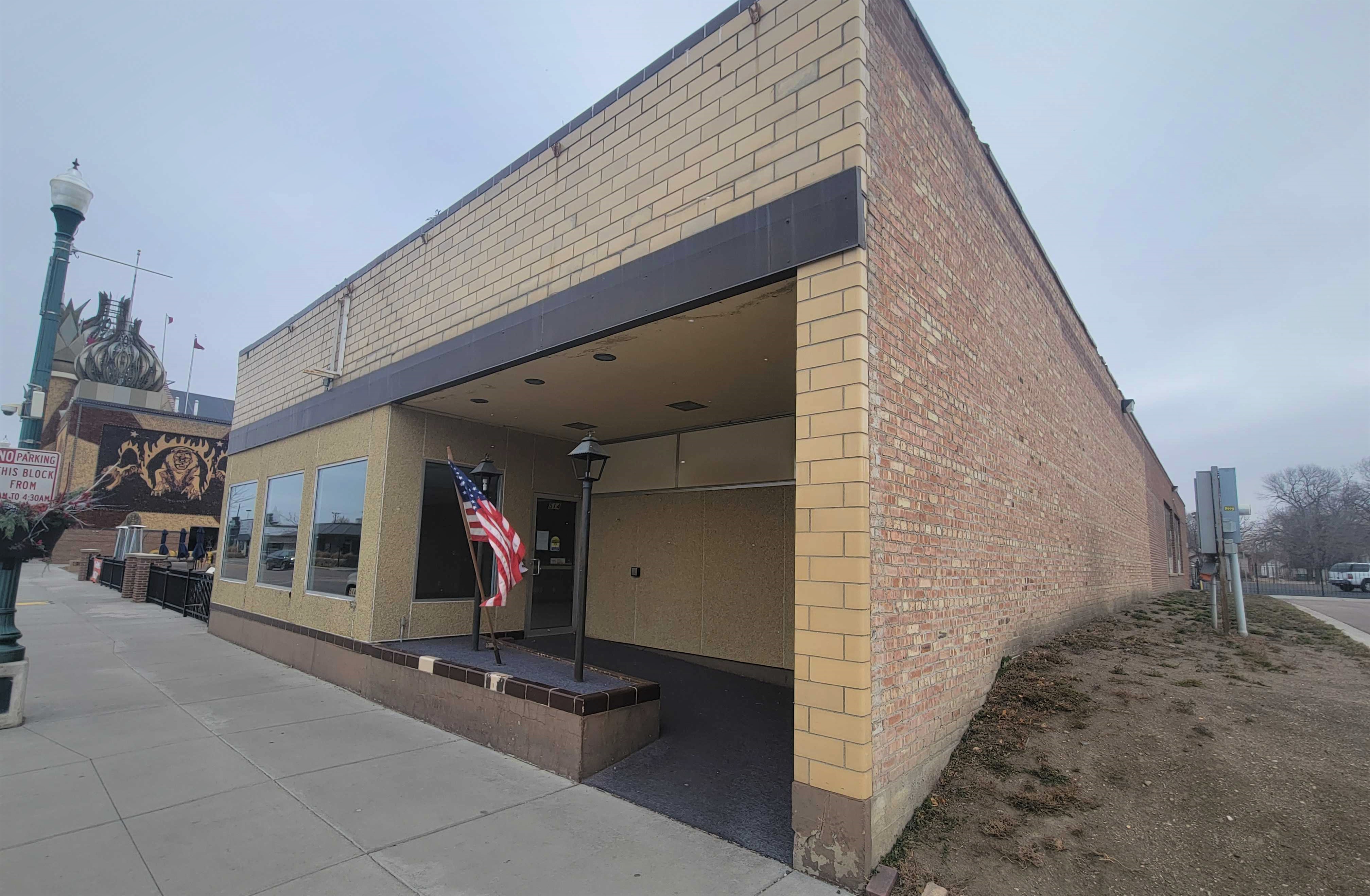 As newspaper moves out of Main Street office, citizen questions chamber, council on building sale - Vimarsana News