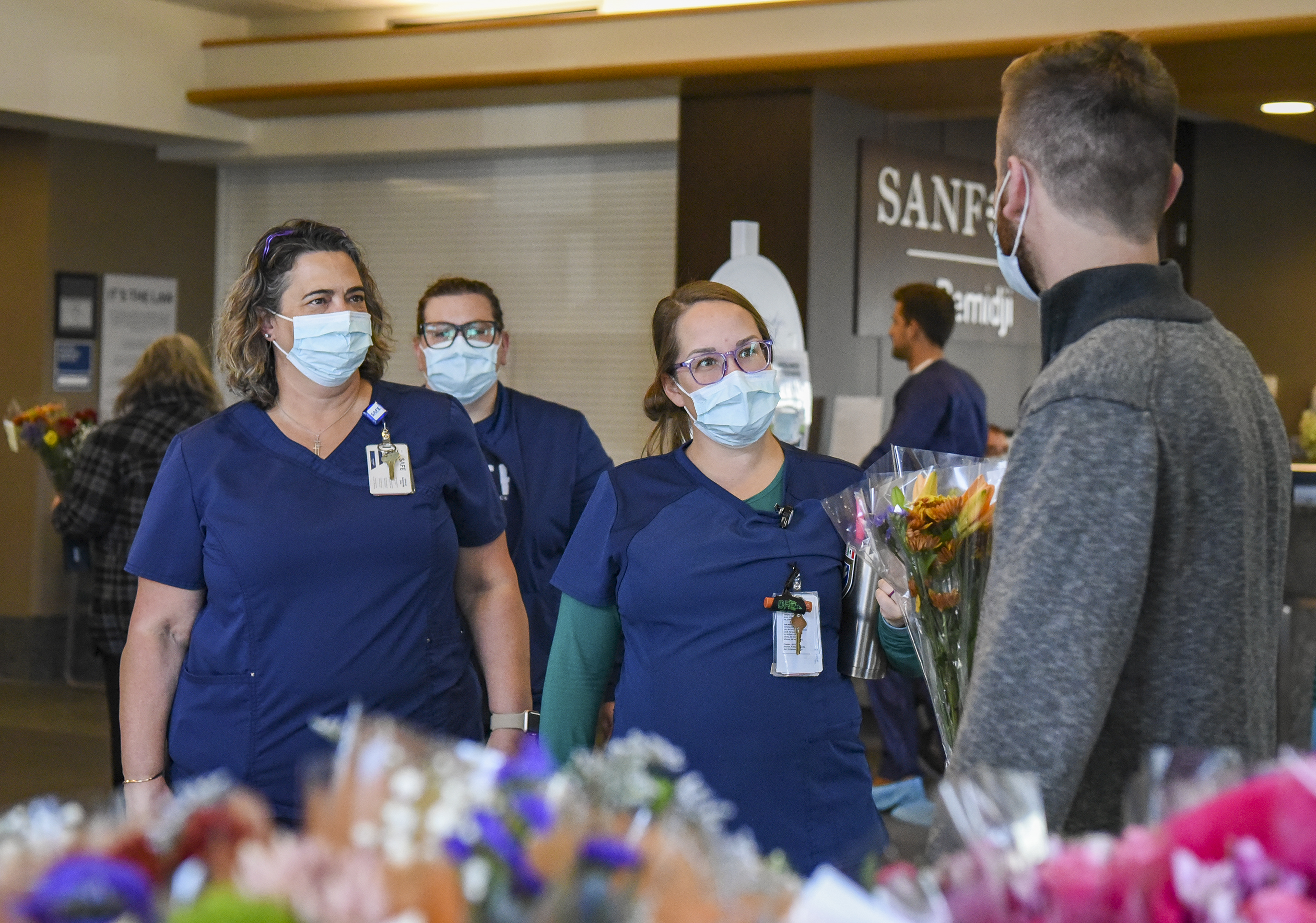 The power of flowers: Local floral shops 'Petal It Forward' with free bouquets - Vimarsana News