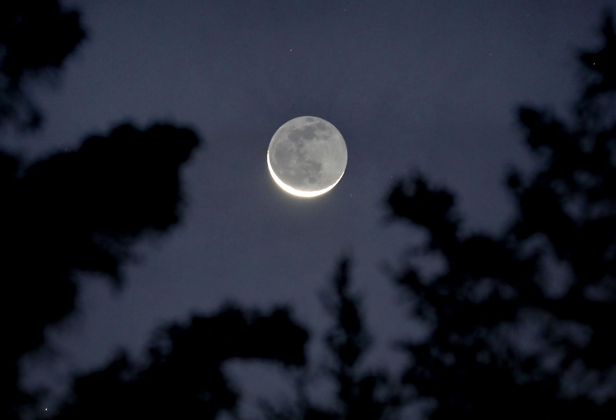 Astro Bob: 'Old' moon hangs by fingernail - Vimarsana News