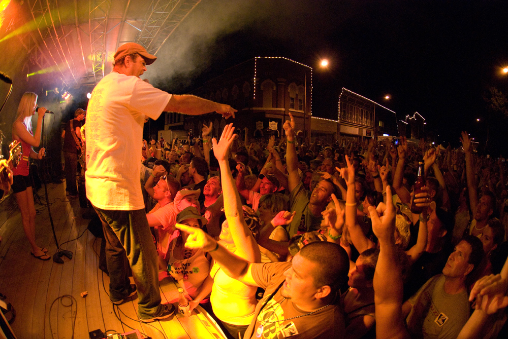 Happy Harry's RibFest serves up some favorite musical acts this week - Vimarsana News