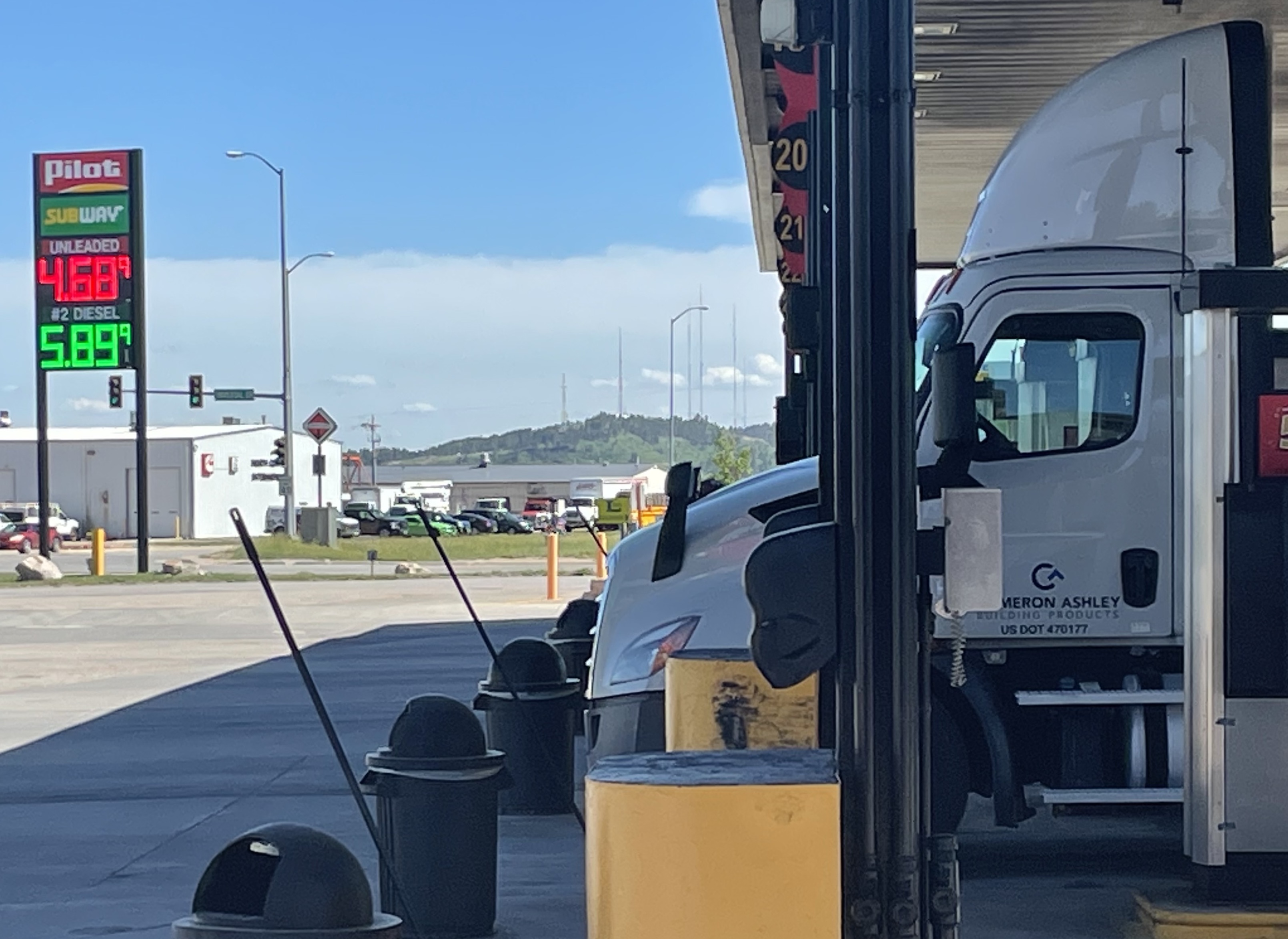 High diesel fuel costs hurting truckers and farmers in South Dakota - Vimarsana News