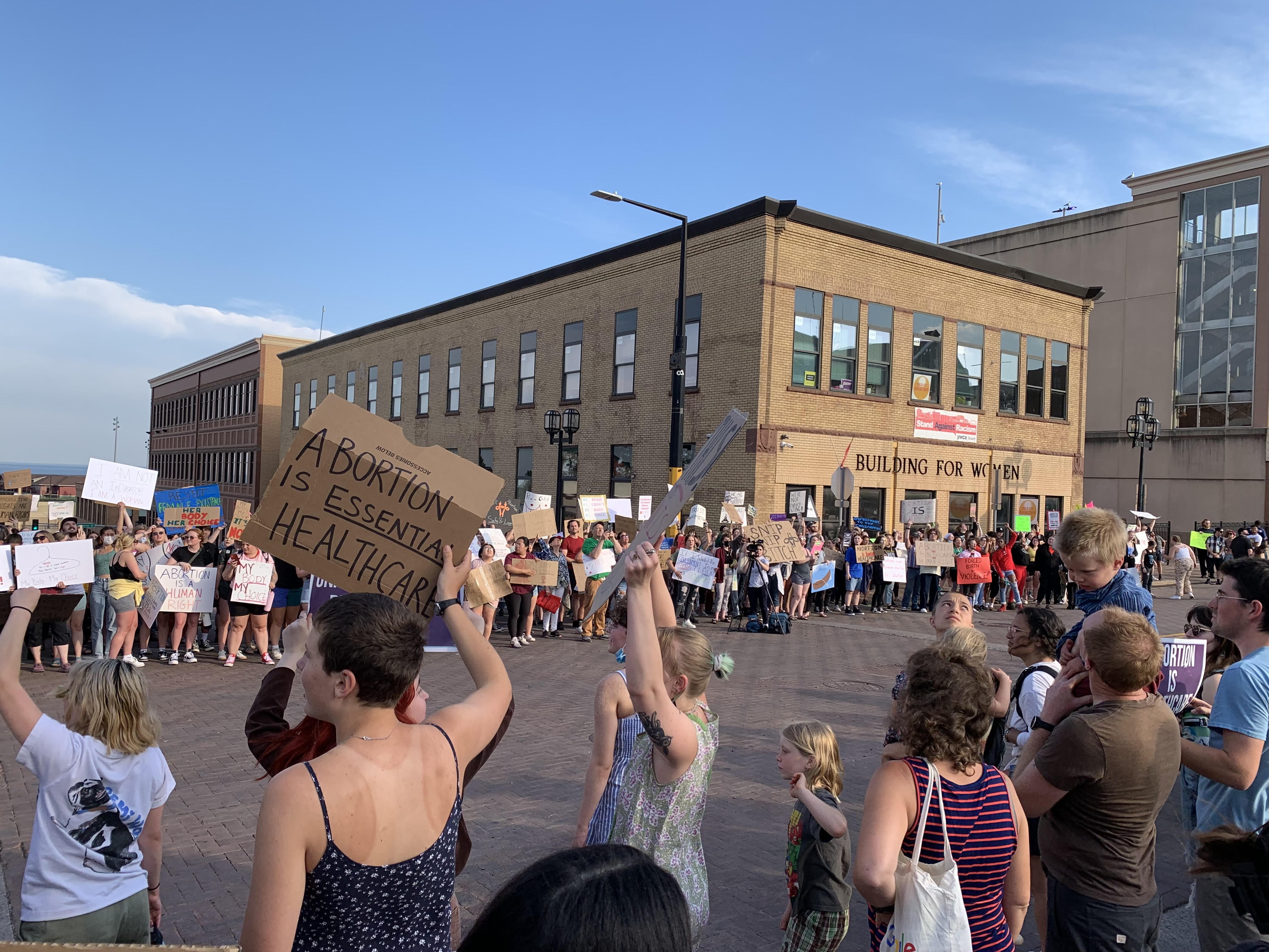 Abortion-rights protesters line First Street in Duluth - Vimarsana News