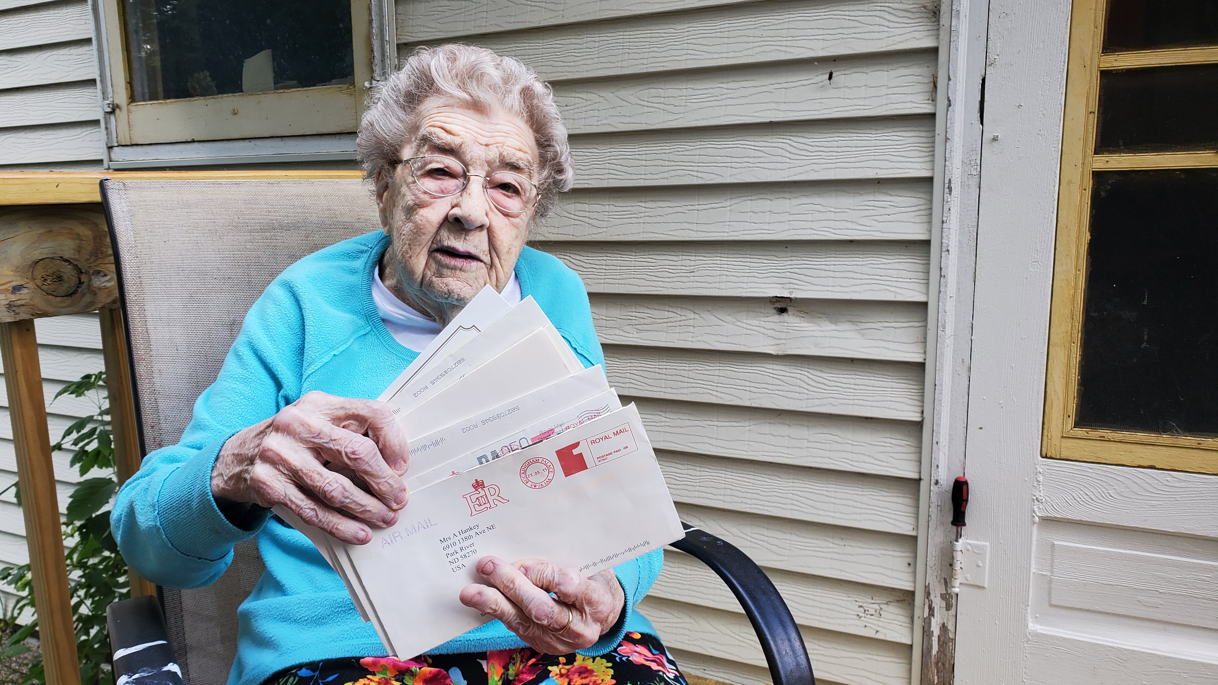 96-year-old Park River woman who exchanged cards yearly with Queen Elizabeth II shared birthdays - Vimarsana News