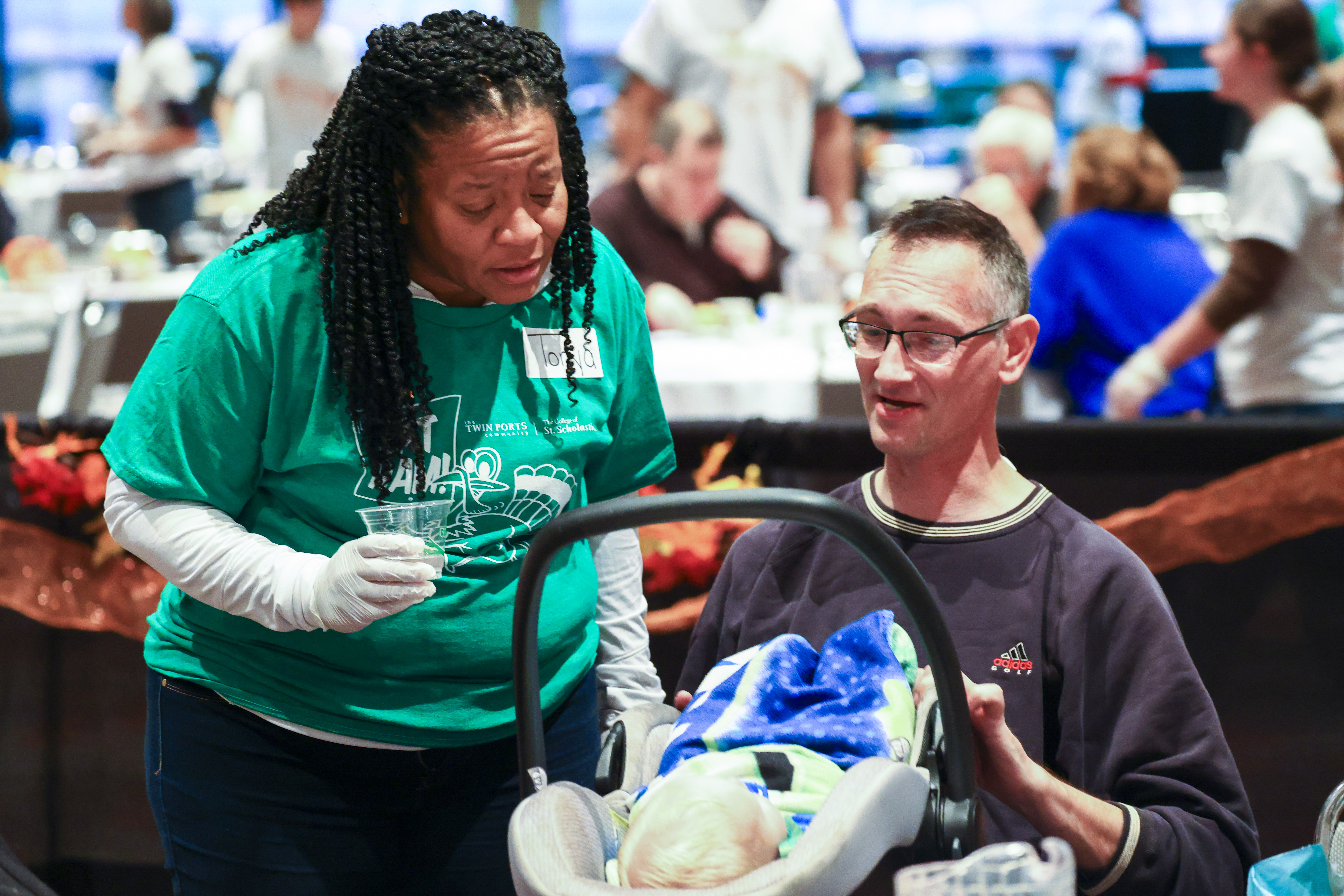 Volunteers lend helping hand during 33rd Annual Twin Ports Thanksgiving Buffet - Vimarsana News