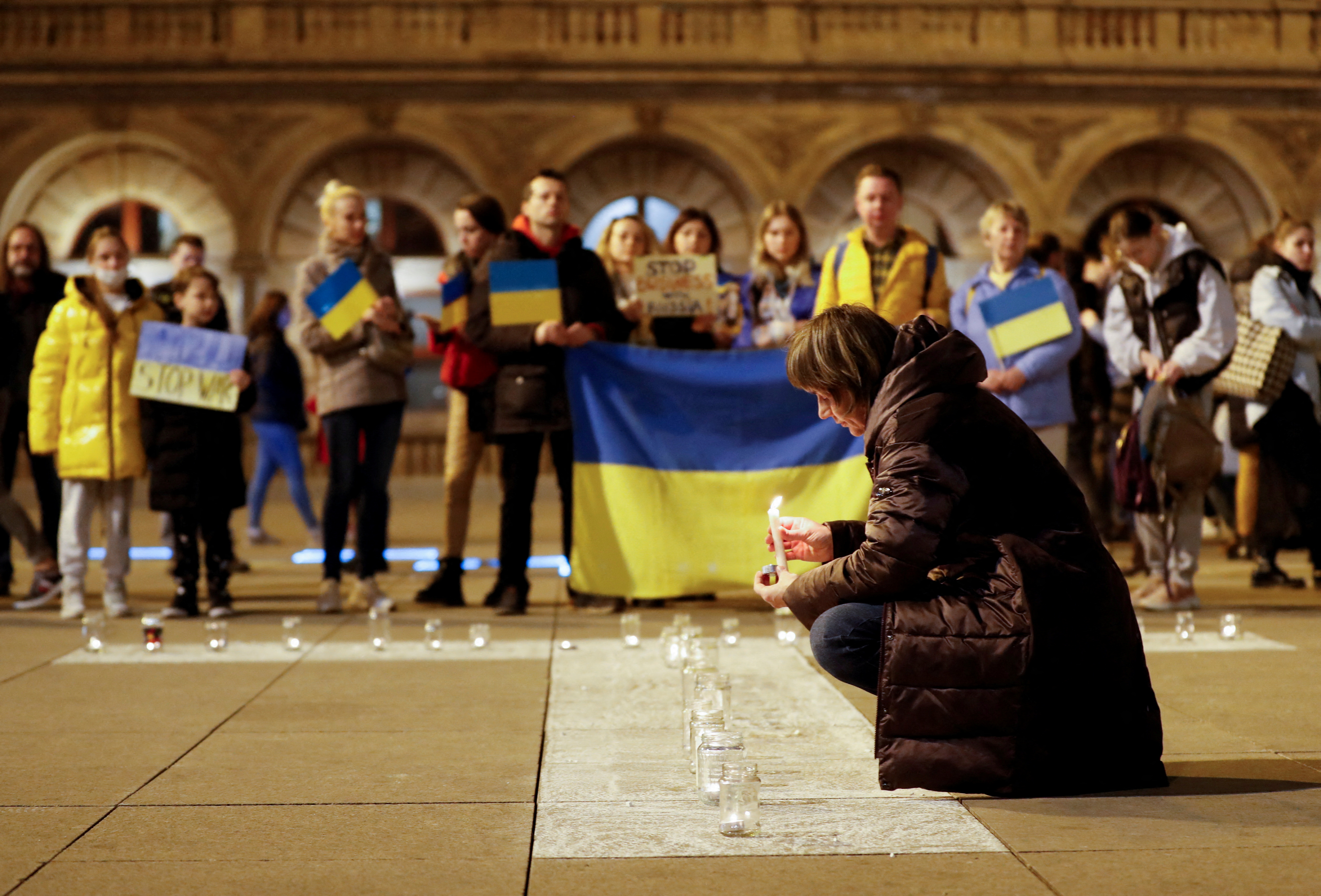 Russian strikes turning Mariupol into 'ashes' as West plans more sanctions - Vimarsana News