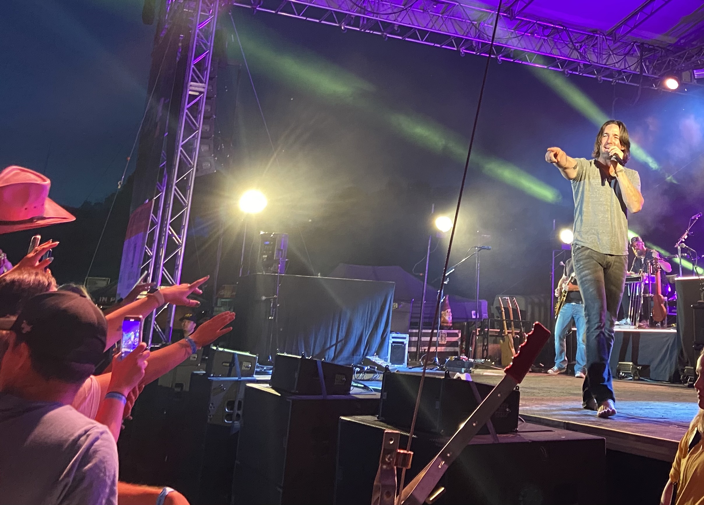 Sold-out crowd of 3,500 for Jake Owen at this year's Music on the Mountain - Vimarsana News