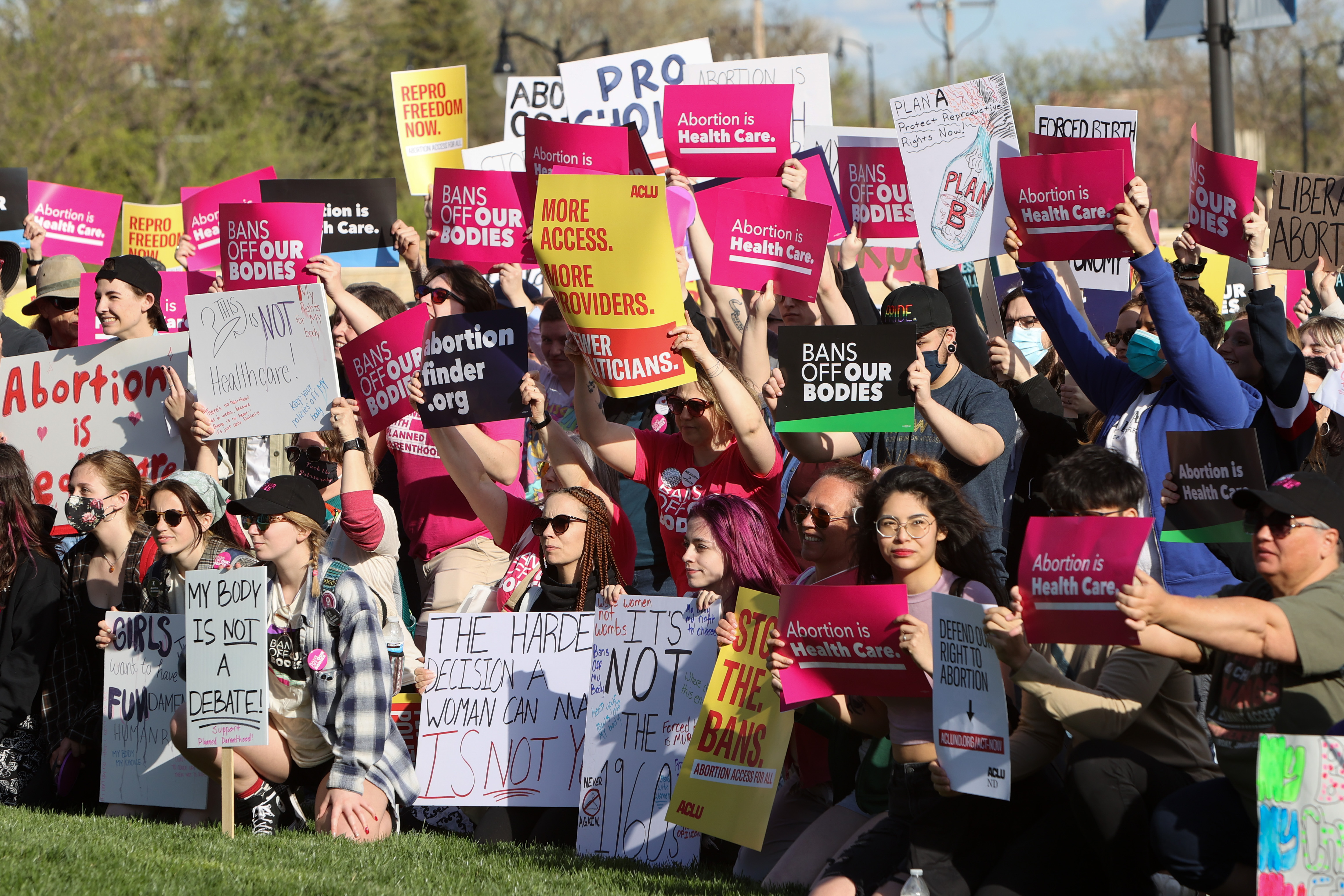 Hundreds march in Fargo to protest potential abortion ban - Vimarsana News