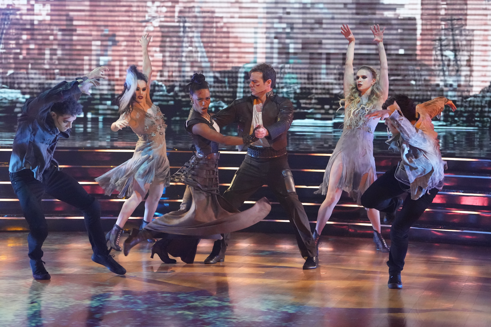Duluth's Daniel Durant advances to top 8 on 'Dancing with the Stars' - Vimarsana News