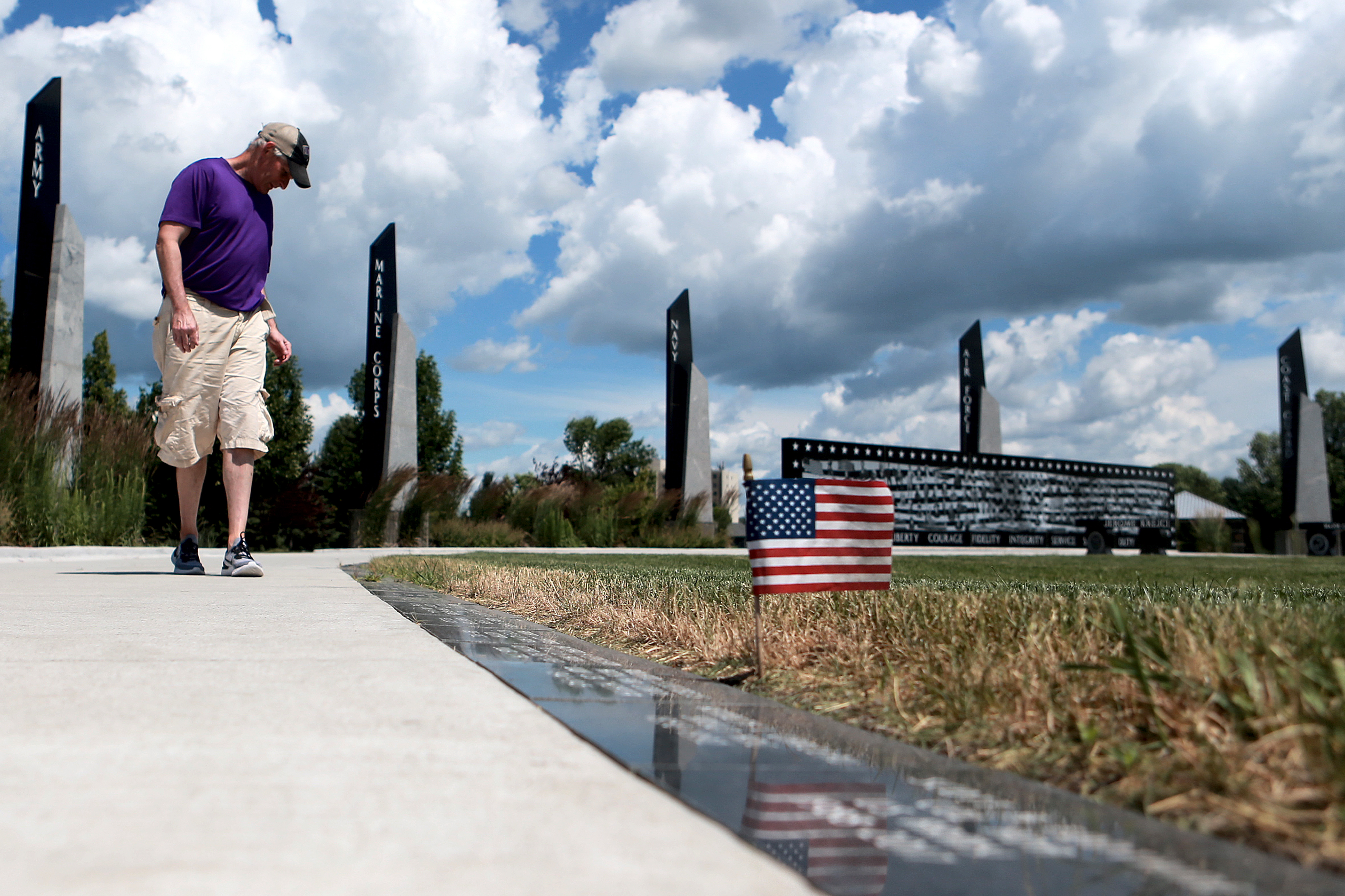 Weather appears to be cause of broken granite bench at Grand Forks Veterans Memorial Park - Vimarsana News