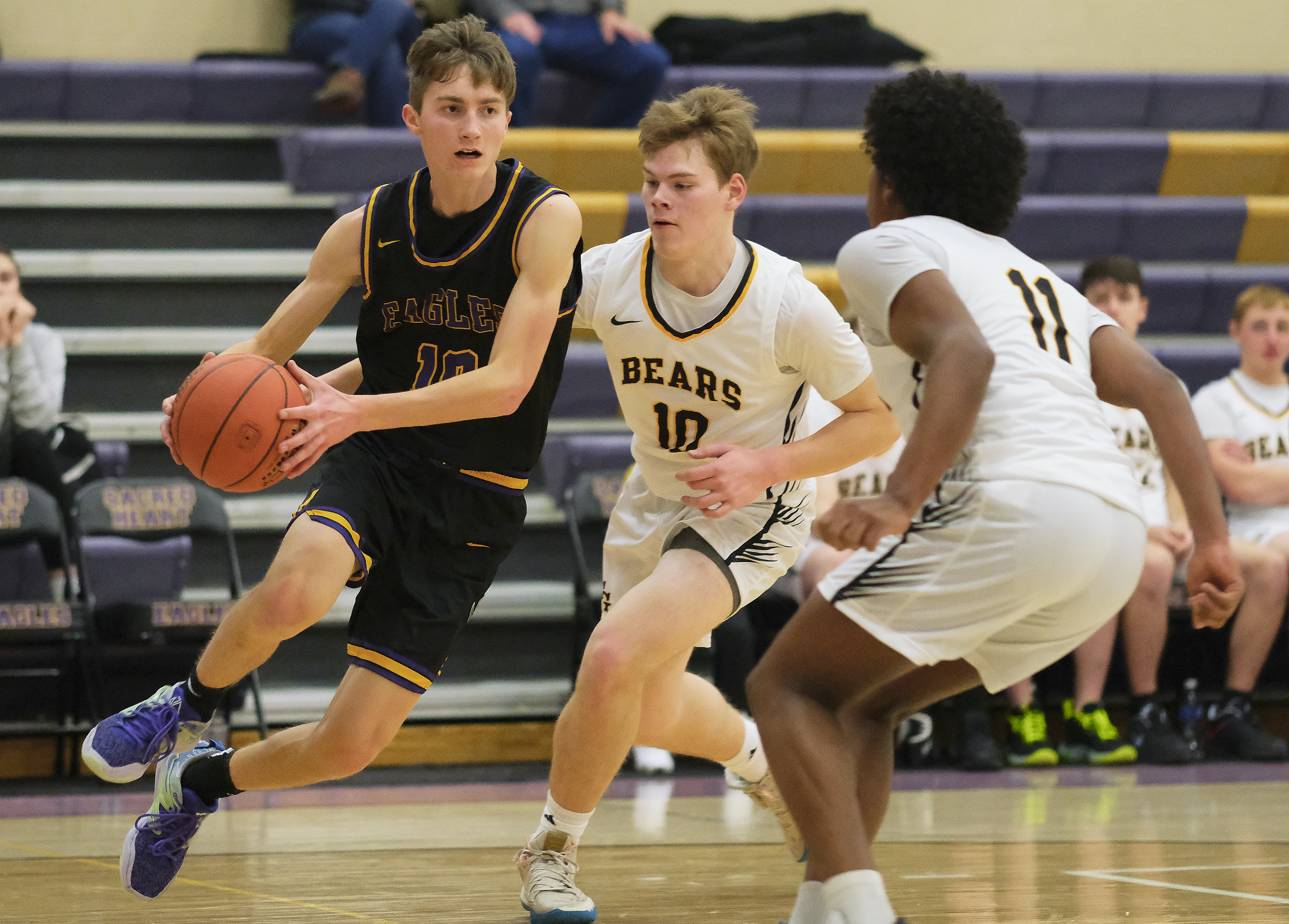 Sacred Heart pulls away in second half to beat Clearbrook-Gonvick 88-58 in boys basketball - Vimarsana News