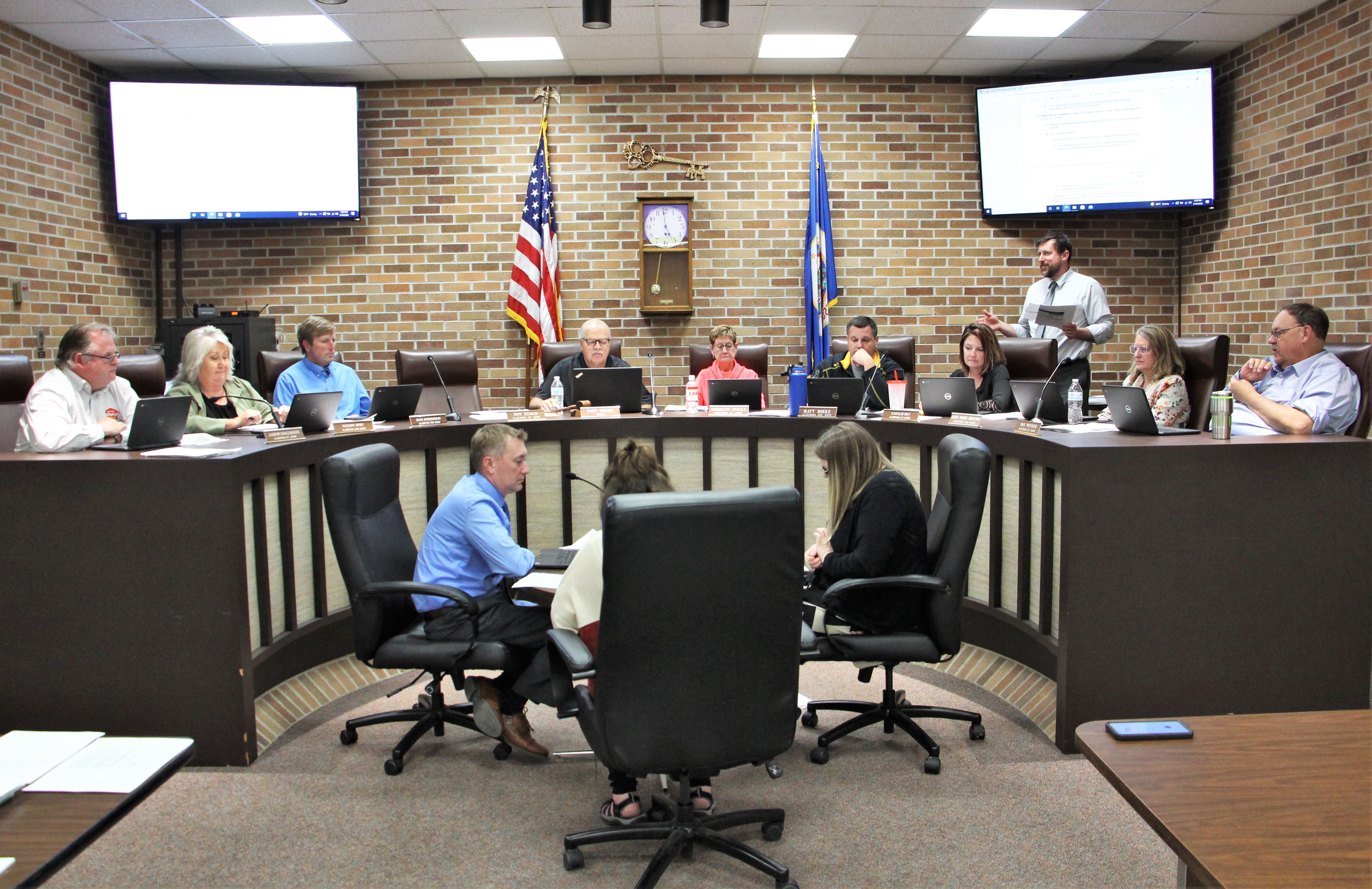 Detroit Lakes City Council reestablishes permit parking areas; transient merchant license ordinance amended - Vimarsana News