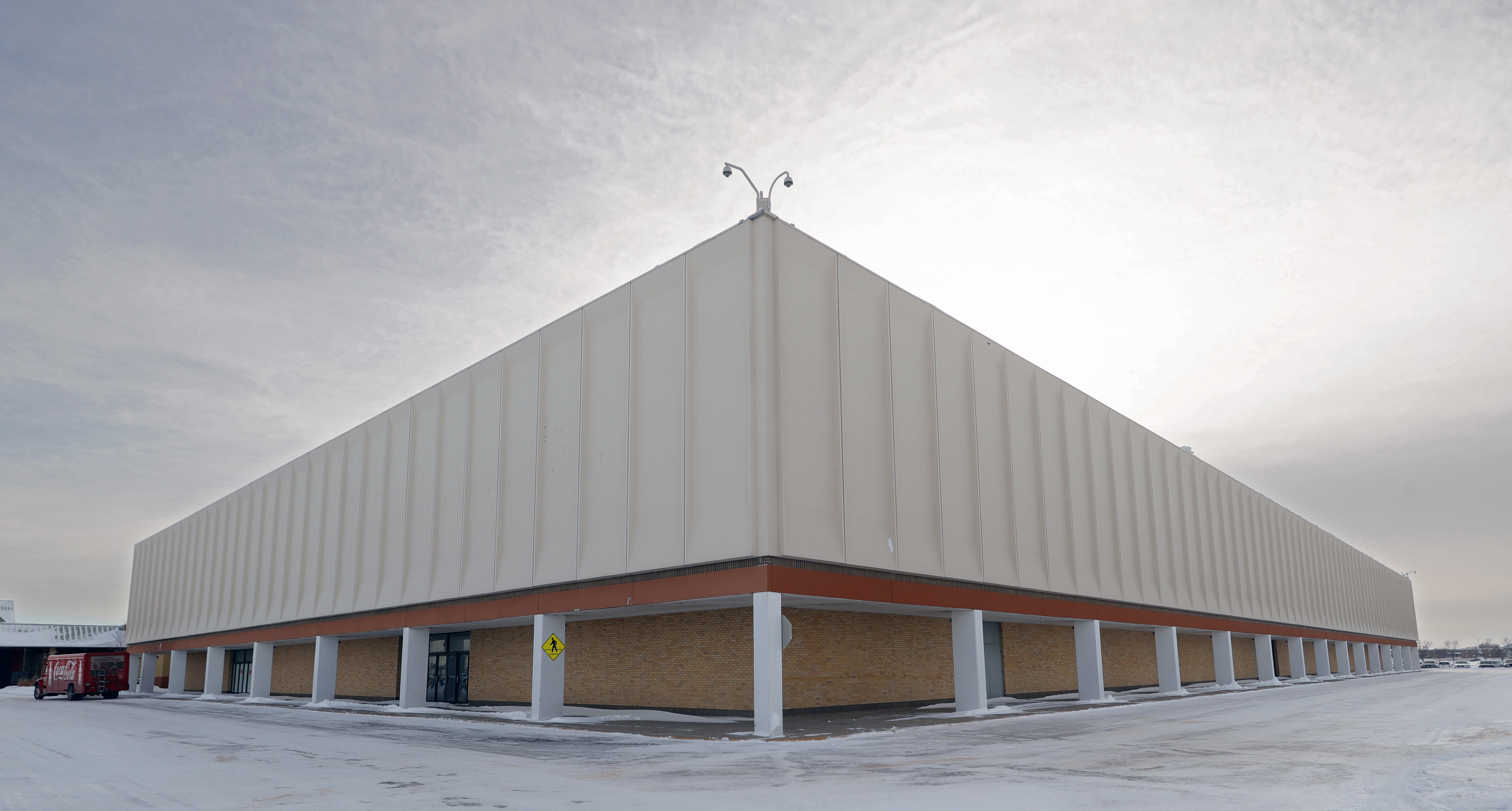 West Acres mall owners purchase vacant Fargo Herberger's building at auction, plan to redevelop property - Vimarsana News