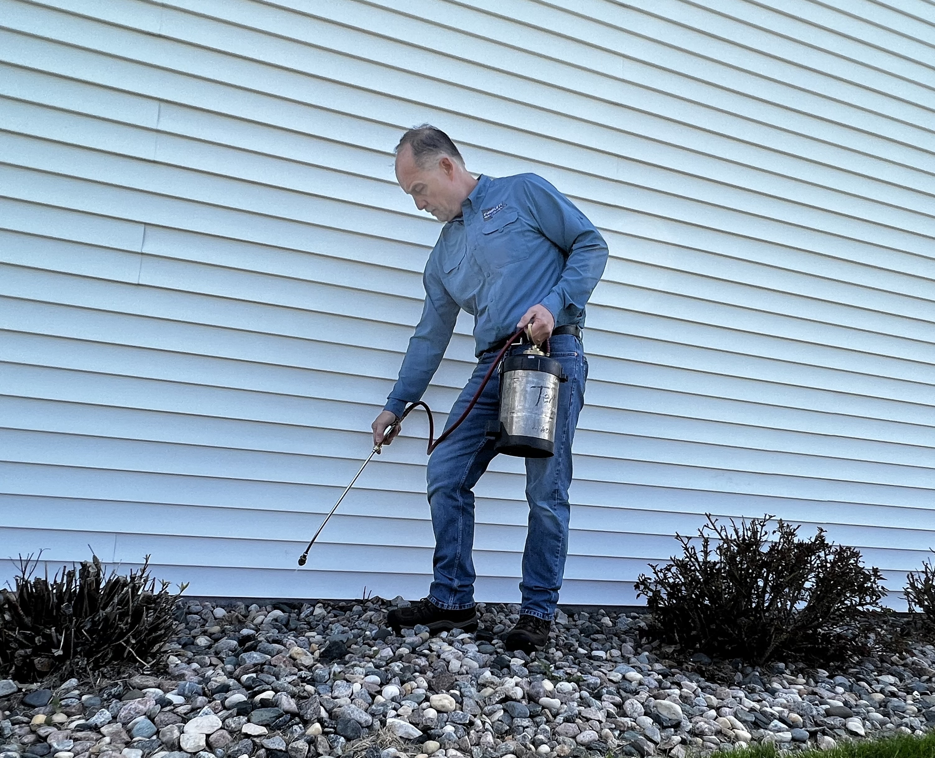 Grand Forks pest control owner talks about the worst infestations he's seen, preps for busy summer season - Vimarsana News