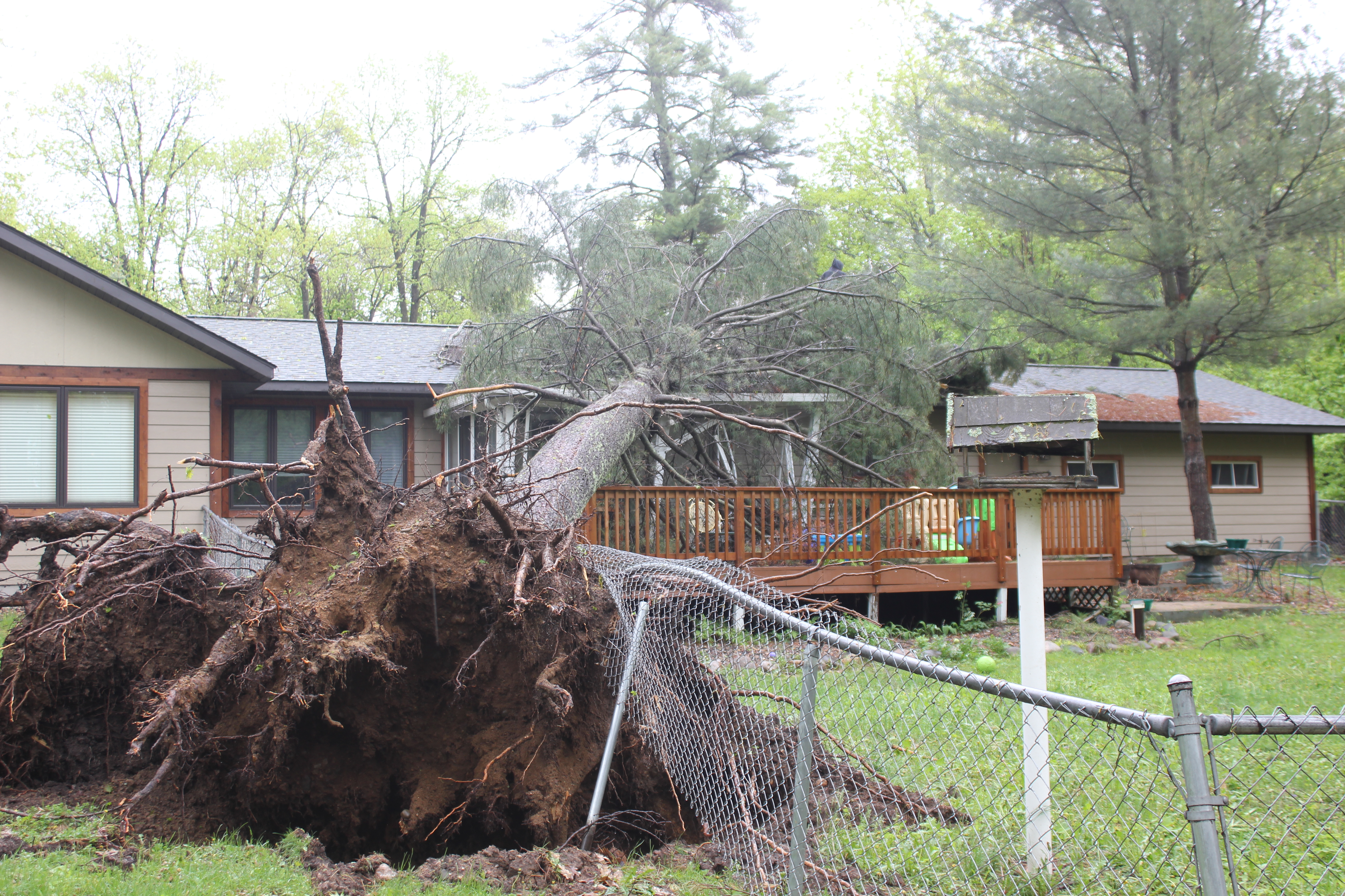 Memorial Day punctuated with damaging winds in Brainerd lakes area - Vimarsana News
