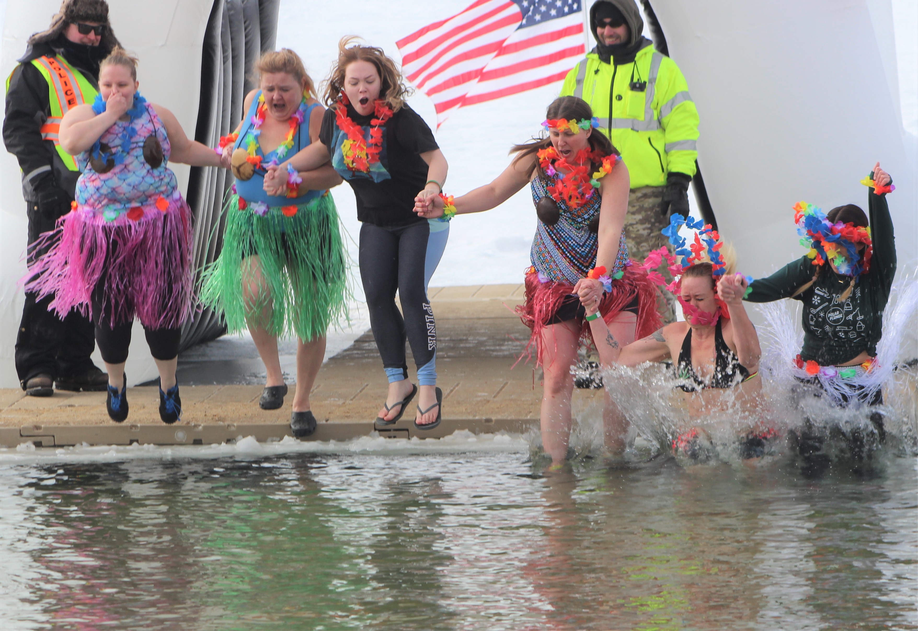Cold doesn't dampen Polar Plunge - Vimarsana News