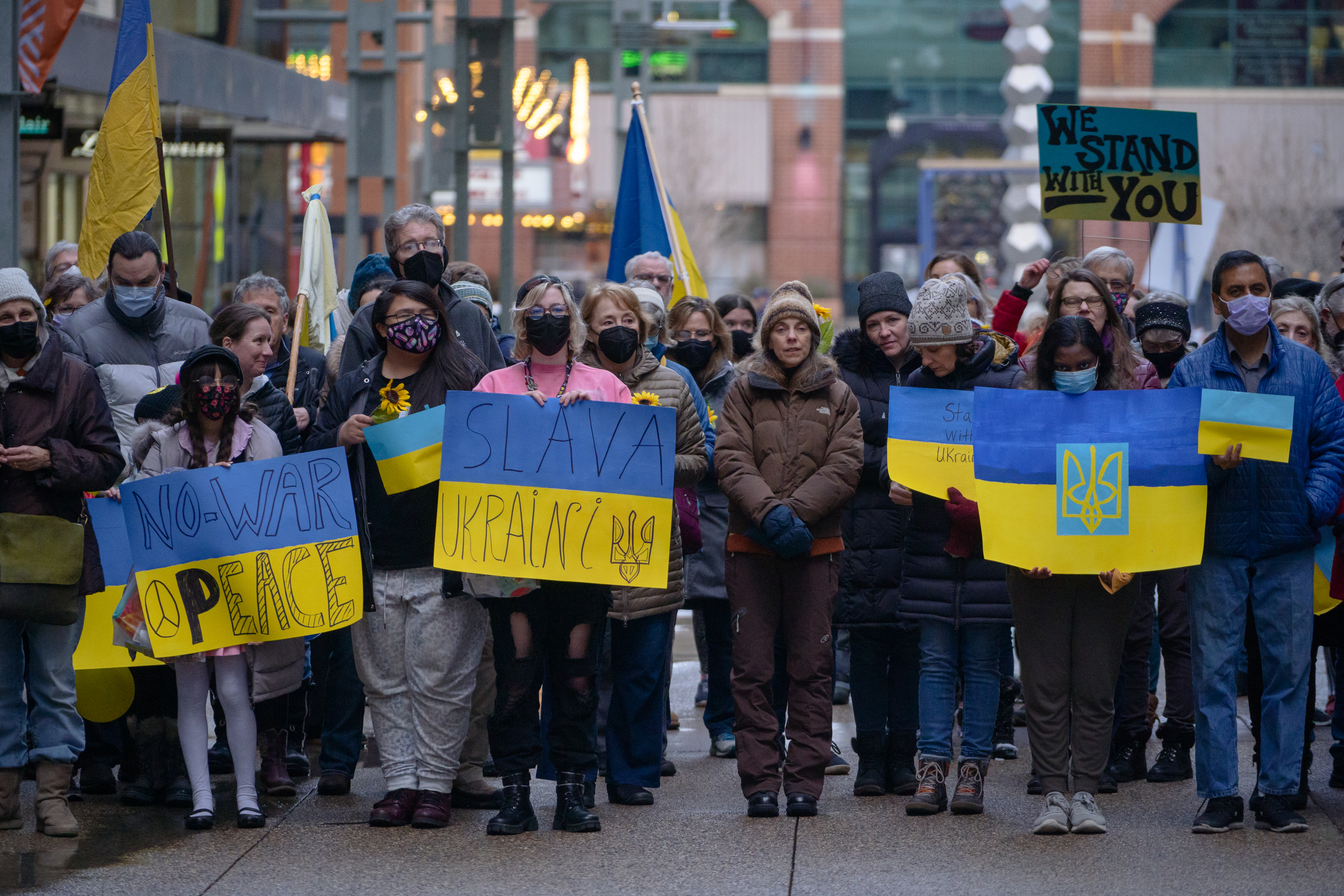 Vigil for peace draws more than 200 in support of Ukraine - Vimarsana News