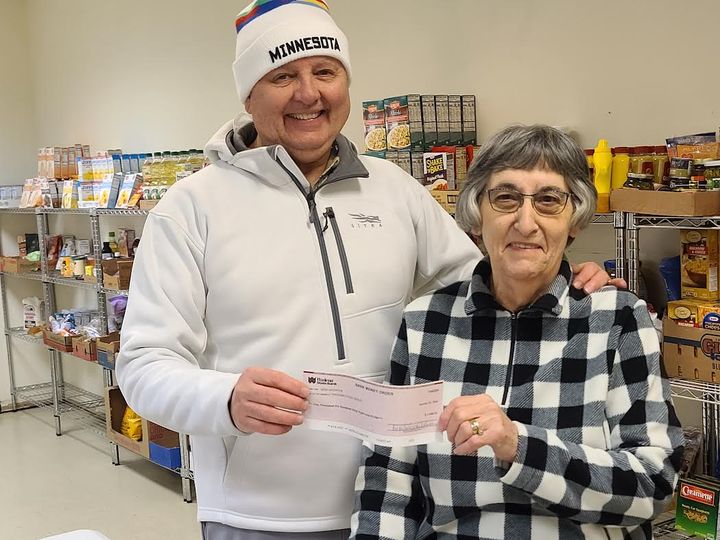 Christmas in Wadena donates proceeds from light show to Project Share - Vimarsana News