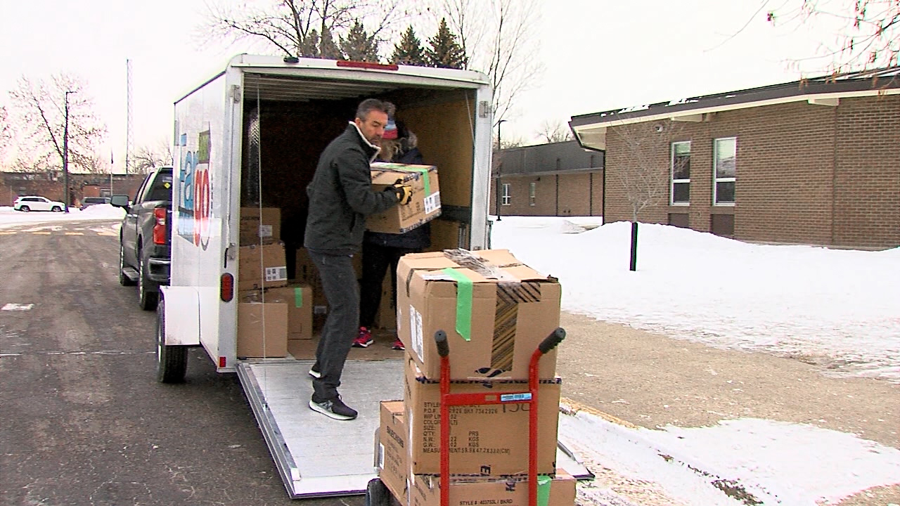 Fargo Marathon, Scheels team up to donate shoes to elementary students - Vimarsana News