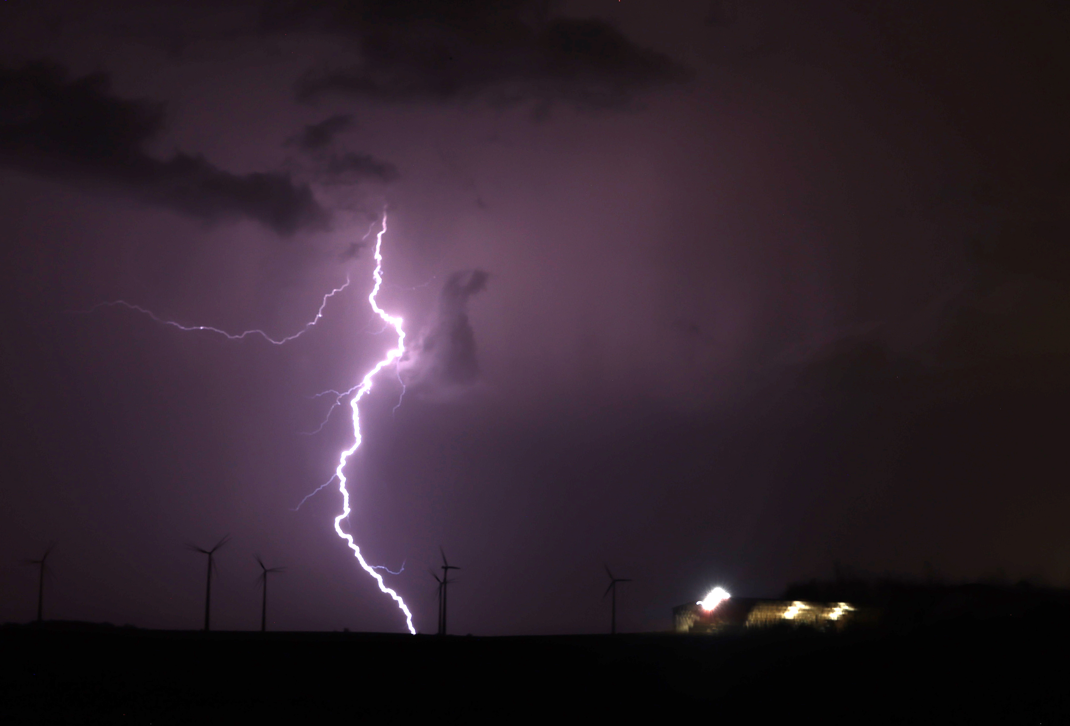 PHOTO: Lightning strikes between wind turbines near Worthington - Vimarsana News