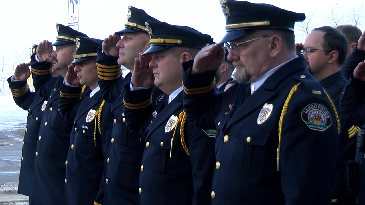 Fargo police officers come together to remember Officer Jason Moszer - Vimarsana News