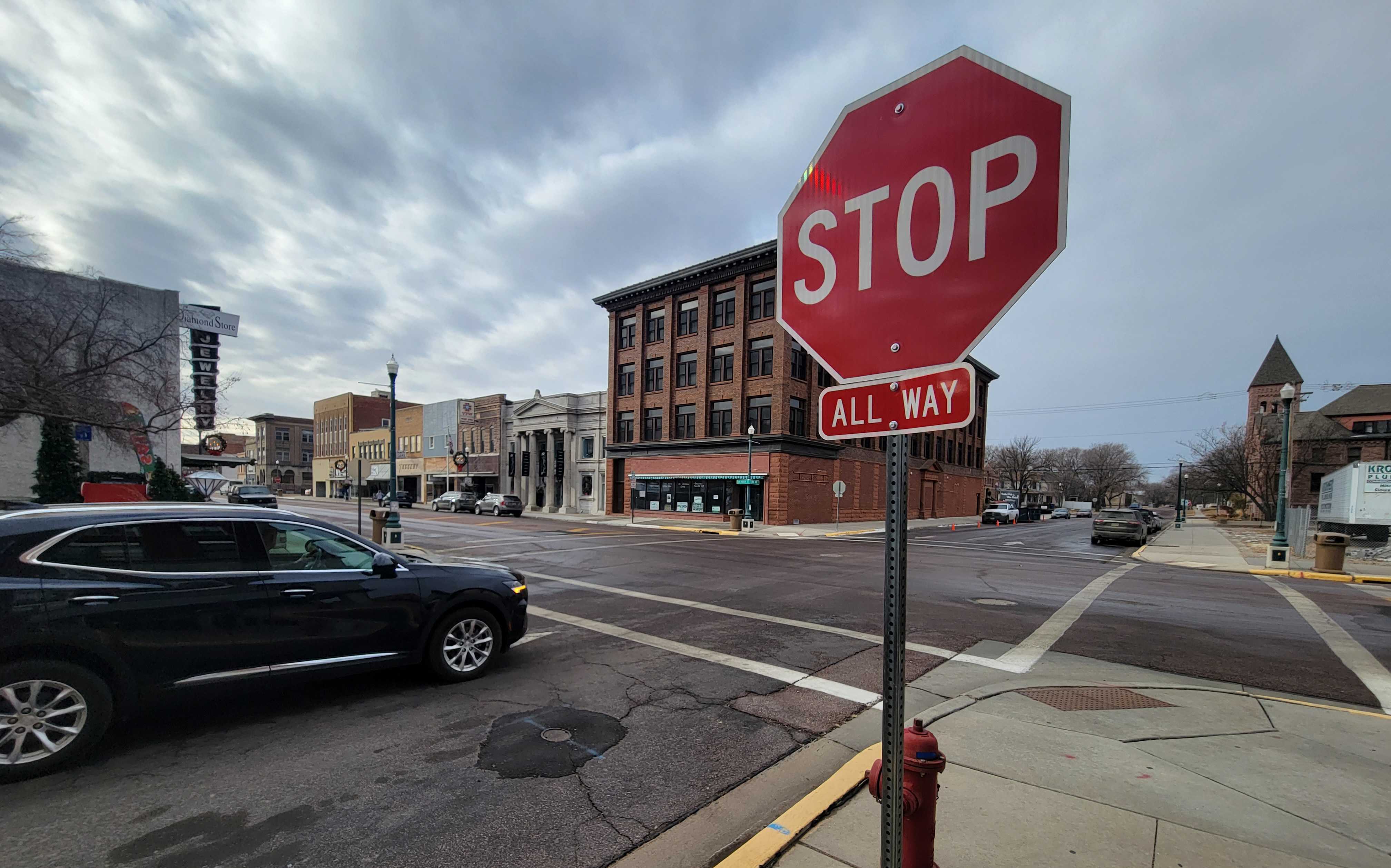 Downtown Mitchell moving away from traffic lights, as city officials say stop signs will remain - Vimarsana News