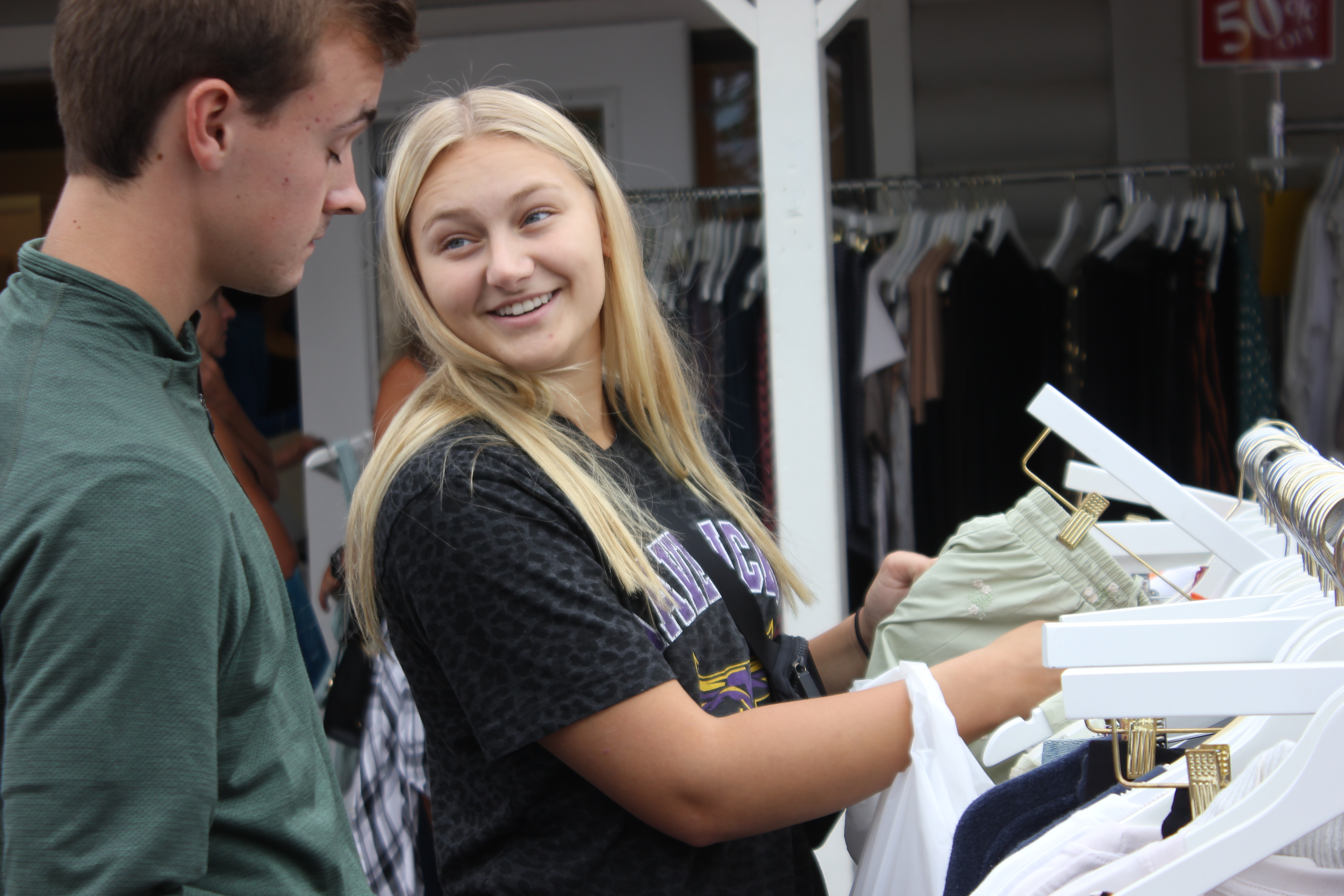 Shoppers have a crazy time in Nisswa during Crazy Days - Vimarsana News