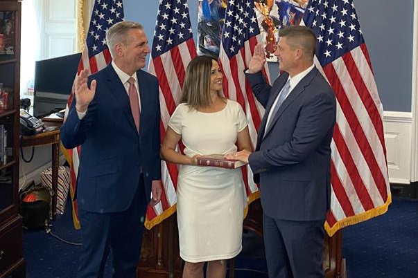 Was the photo showing Finstad and McCarthy staged? And why? - Vimarsana News