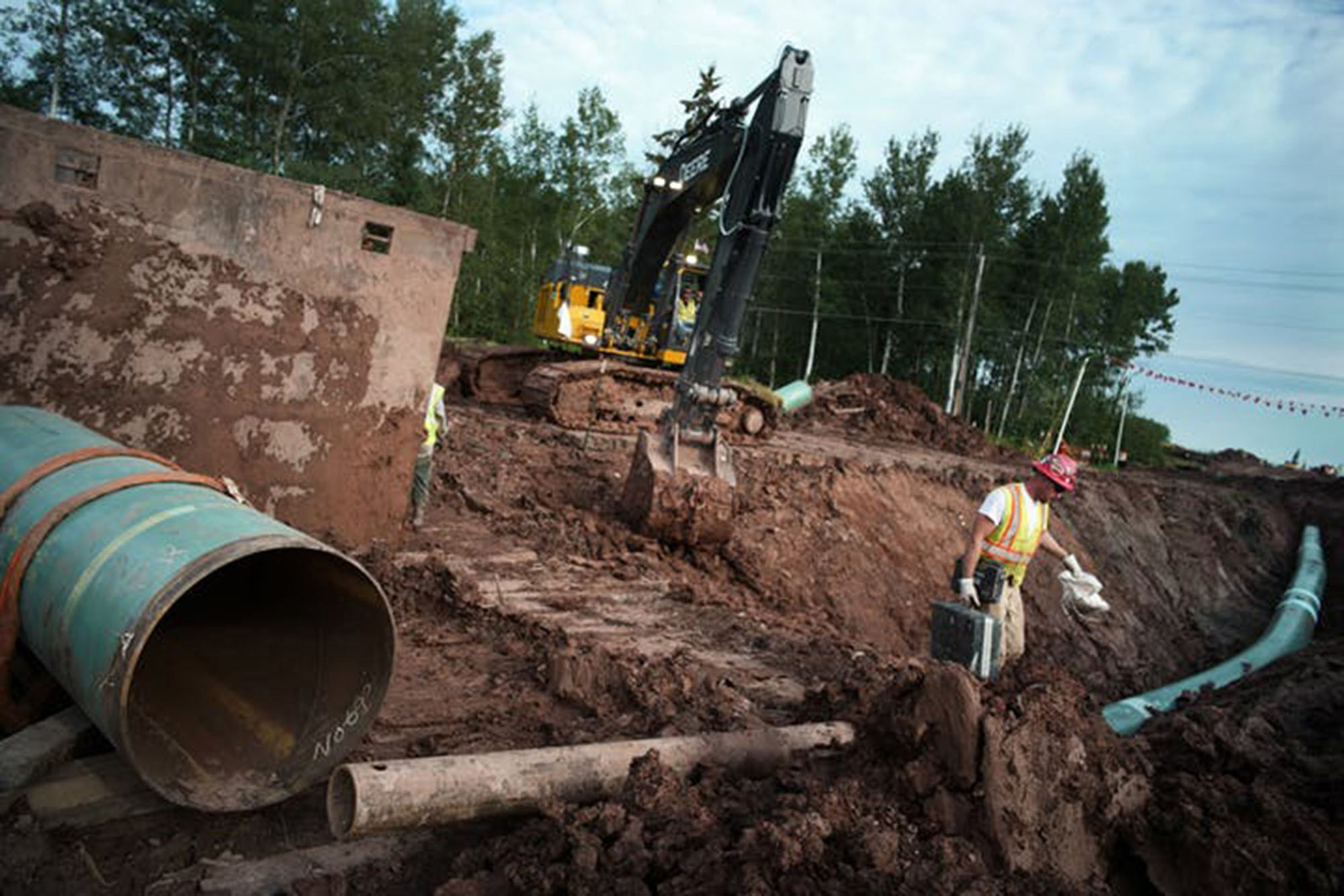 Alberta premier says Canada could boost oil export to U.S., calls for major new pipeline - Vimarsana News