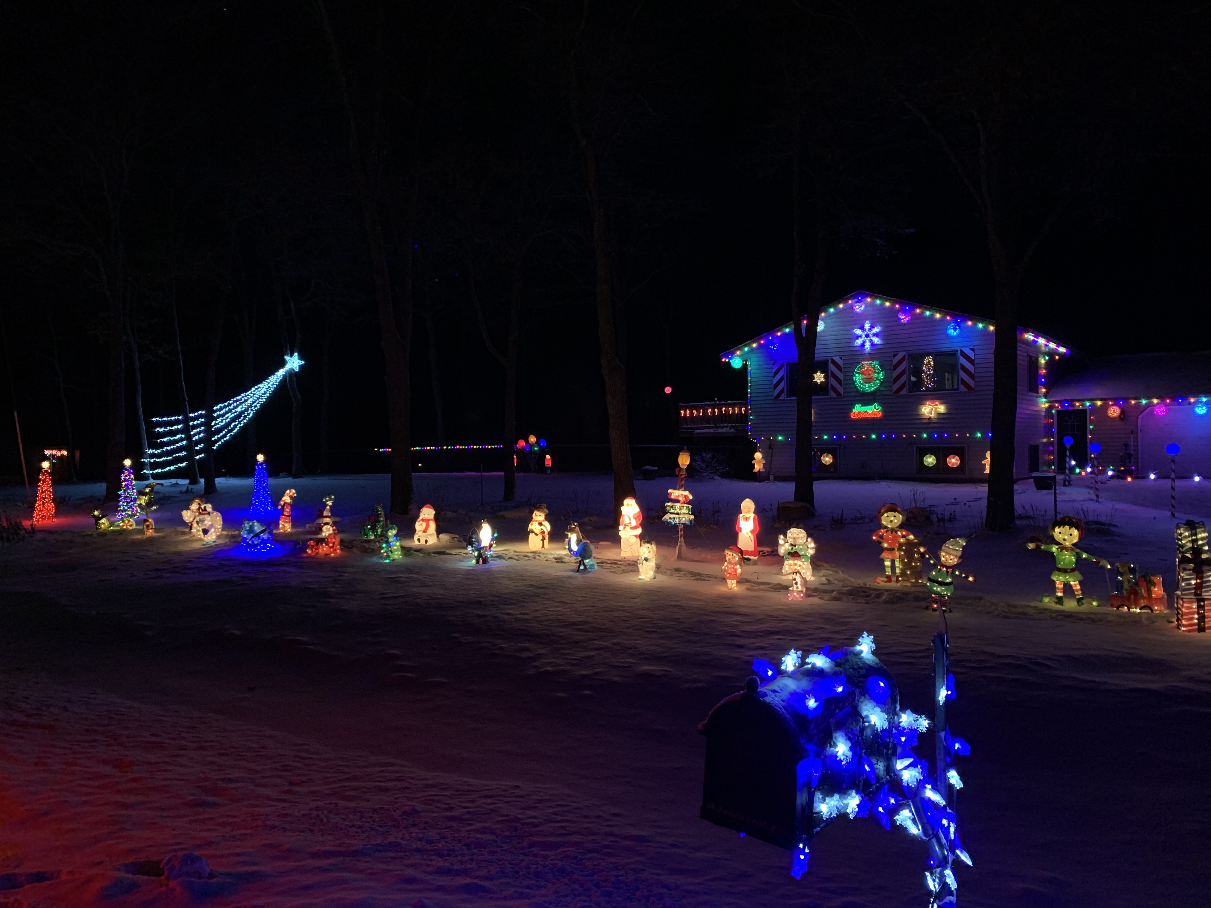 Brighten Baxter hopes to inspire neighborhoods with holiday light - Vimarsana News