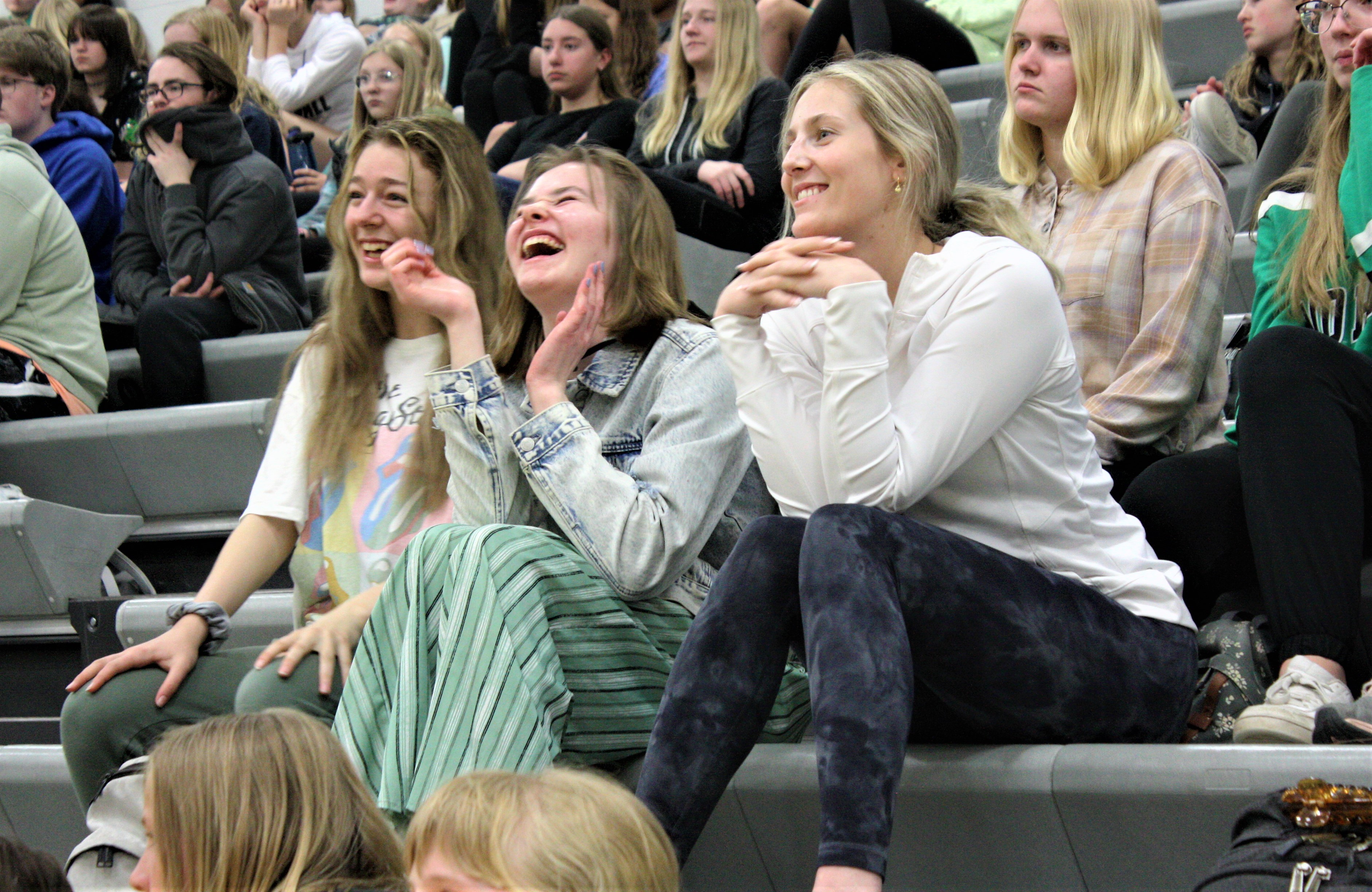 Perham middle school students enjoy Motown music by The Paper Clips - Vimarsana News
