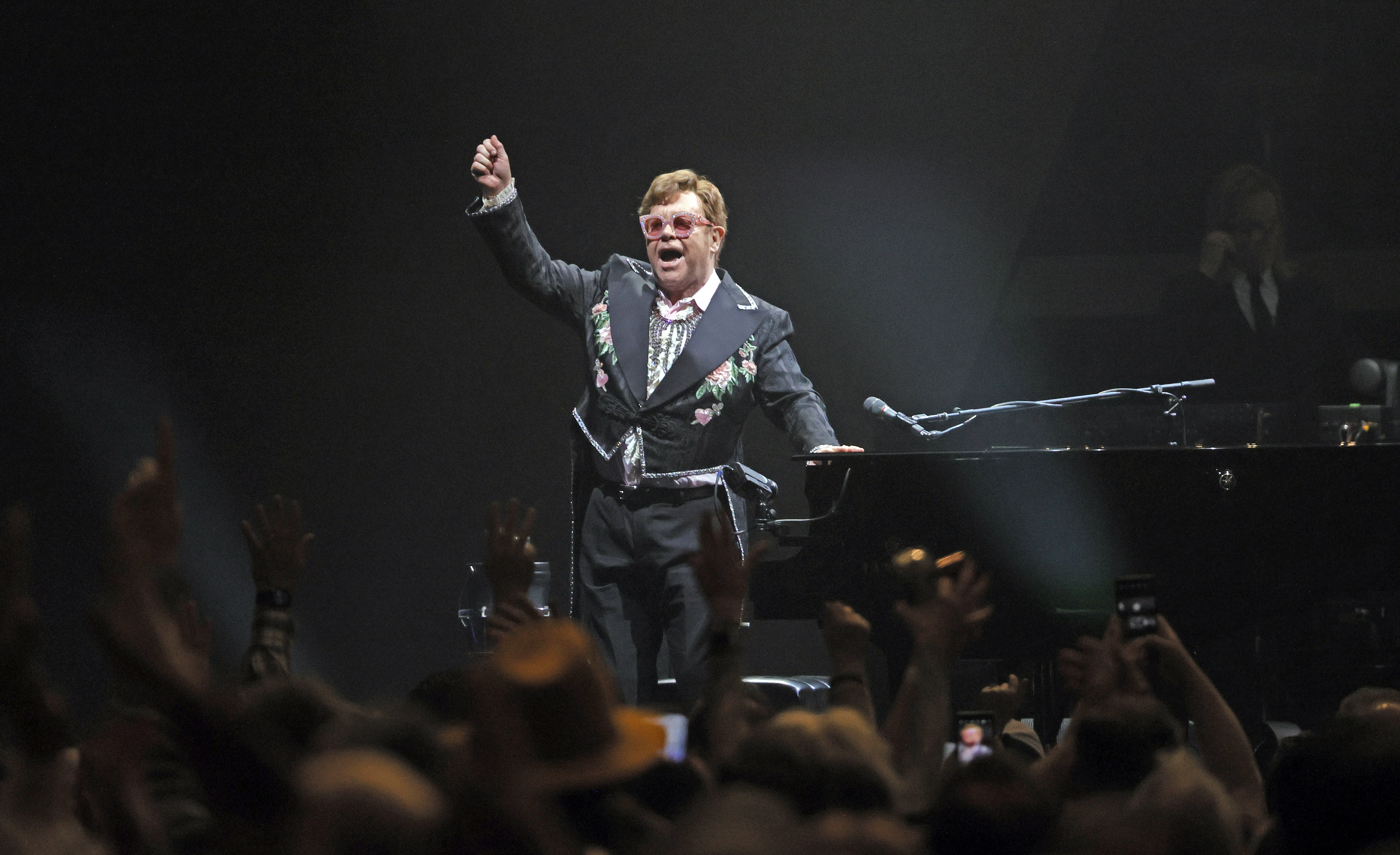 As the Fargodome rolls to rock, Grand Forks' Alerus Center is kickin' it with country concerts - InForum | Fargo, Moorhead and West Fargo news, weather and sports - Vimarsana News