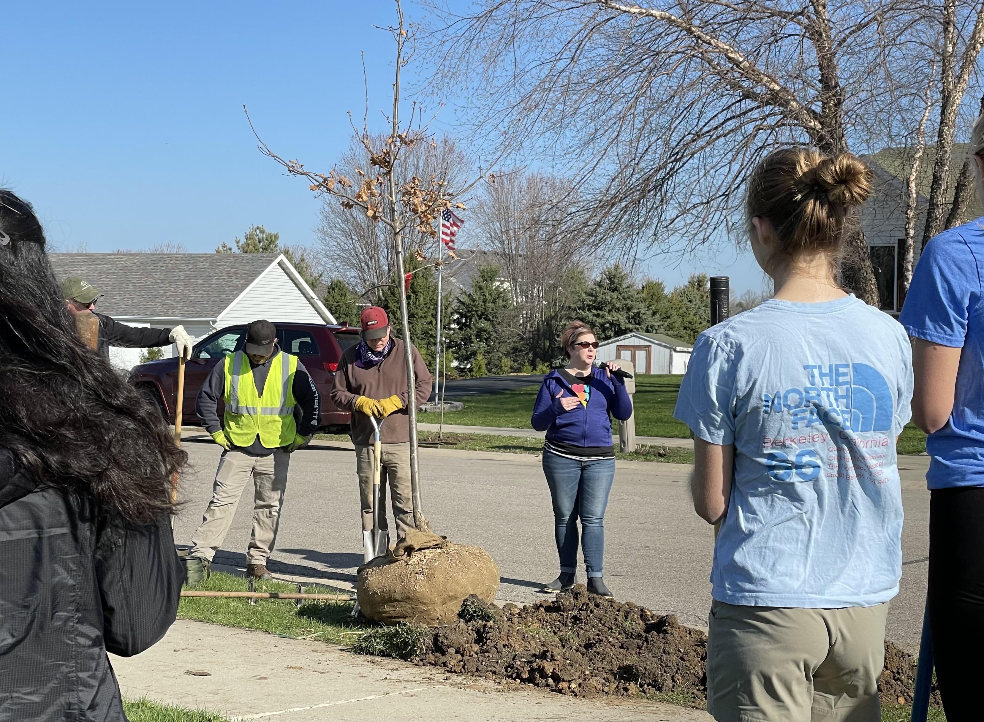 Volunteers plant 200 trees in Southwest Rochester - Vimarsana News