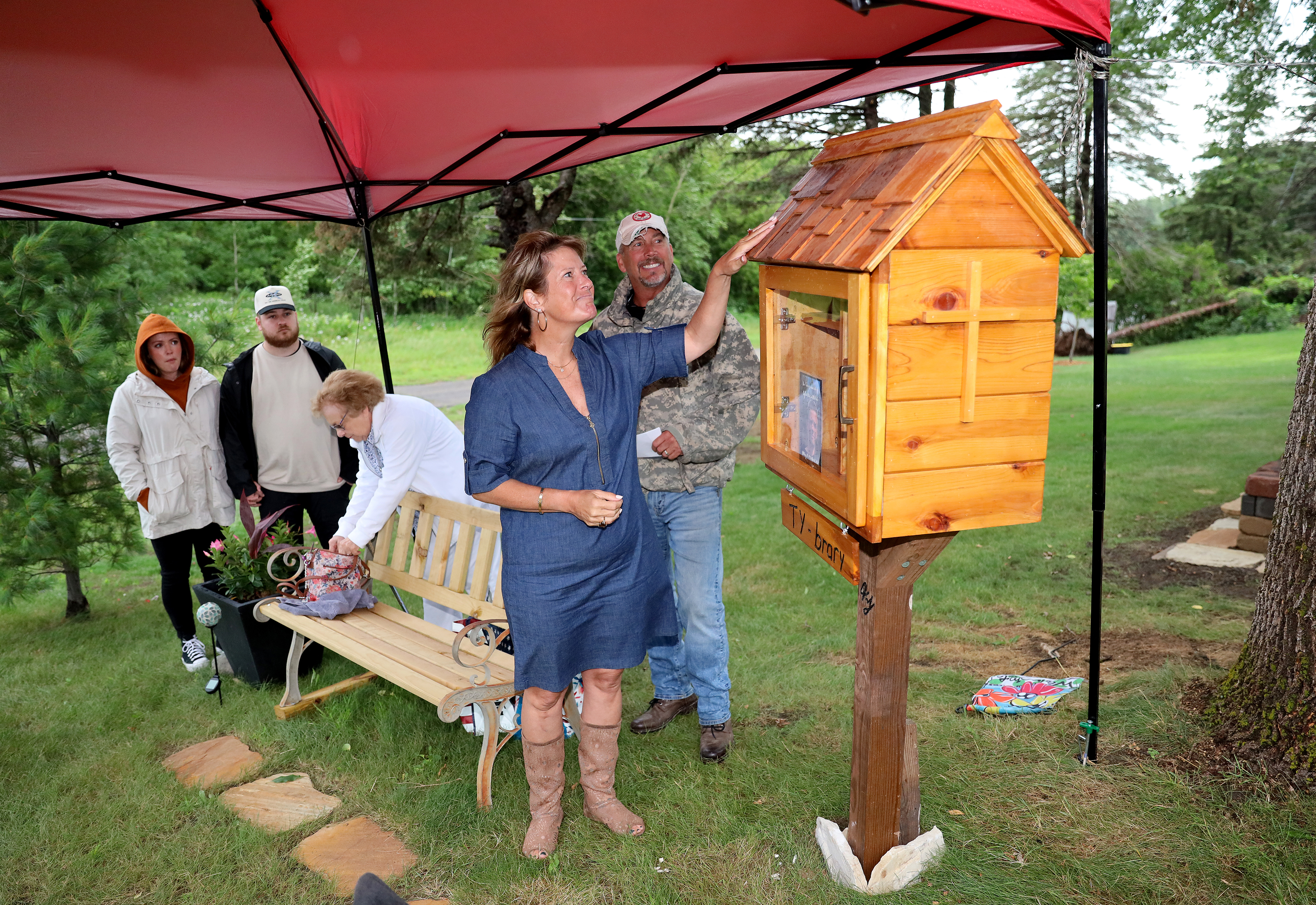 Brainerd little free library features books on addiction, recovery - Vimarsana News