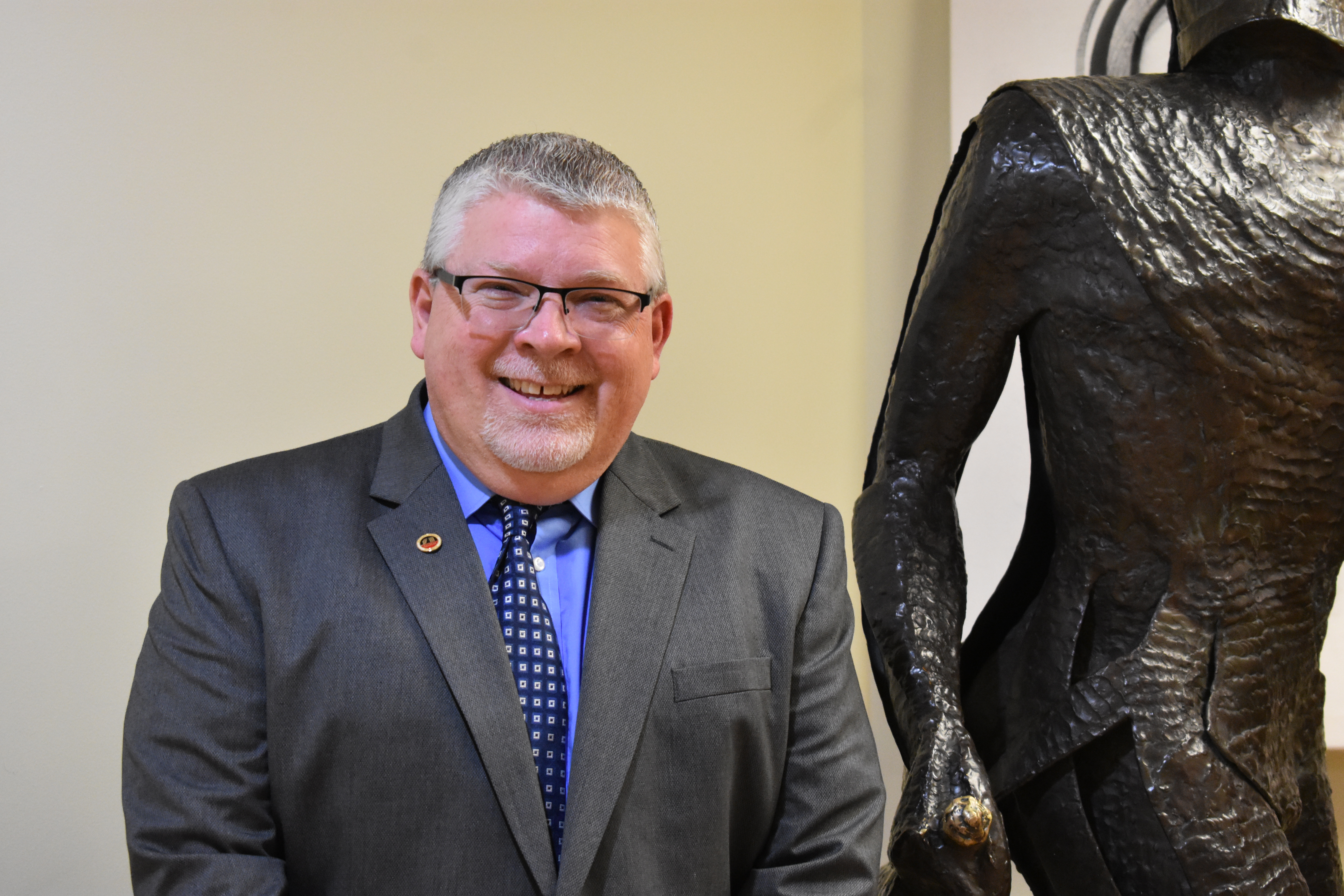 Hastings selected as Worthington High School principal; Luke to retire as Worthington Middle School principal - Vimarsana News