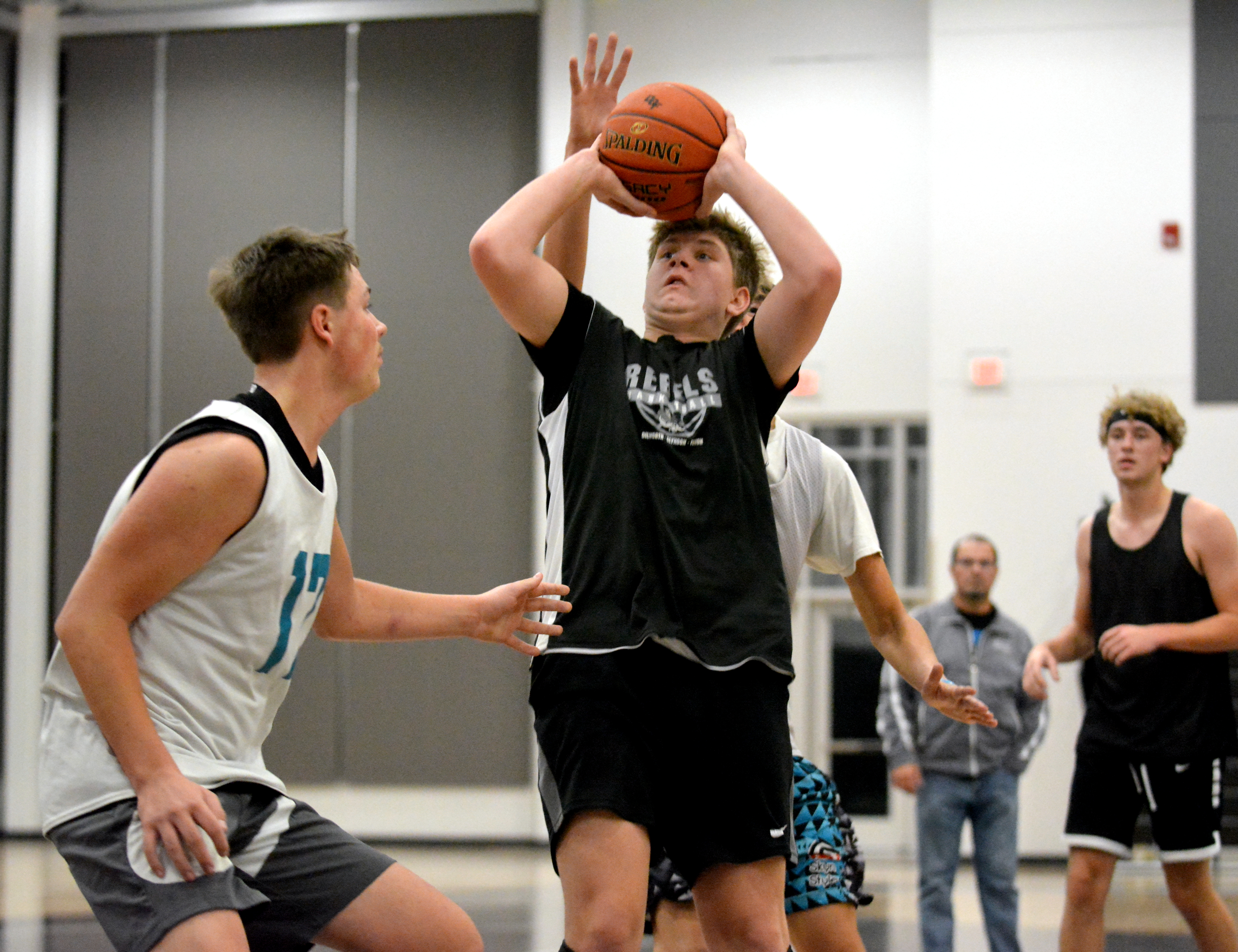 Boys basketball: Rebels navigate delayed start to a season with high expectations - Vimarsana News