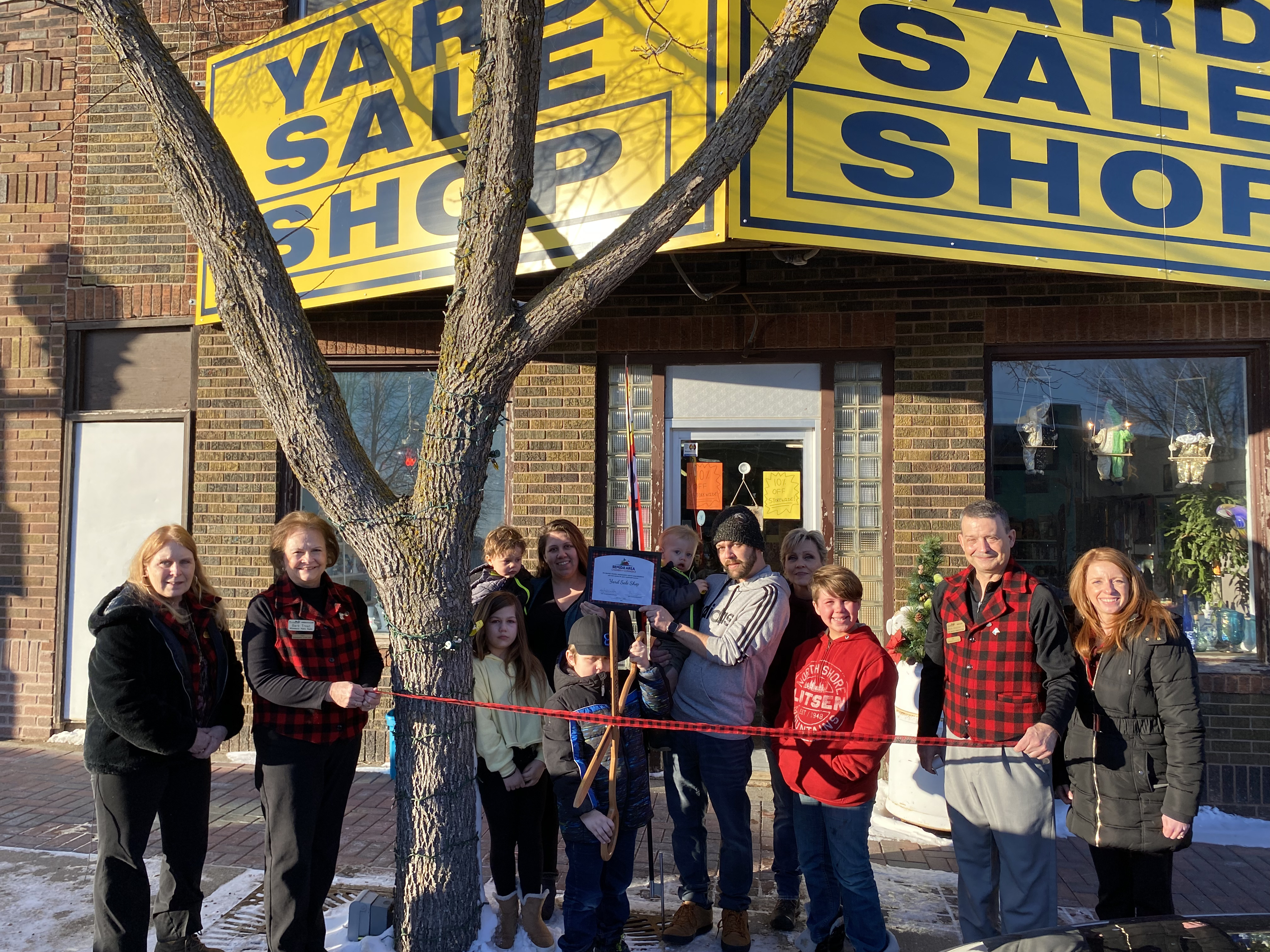 Chamber Ambassadors visit the Yard Sale Shop - Vimarsana News