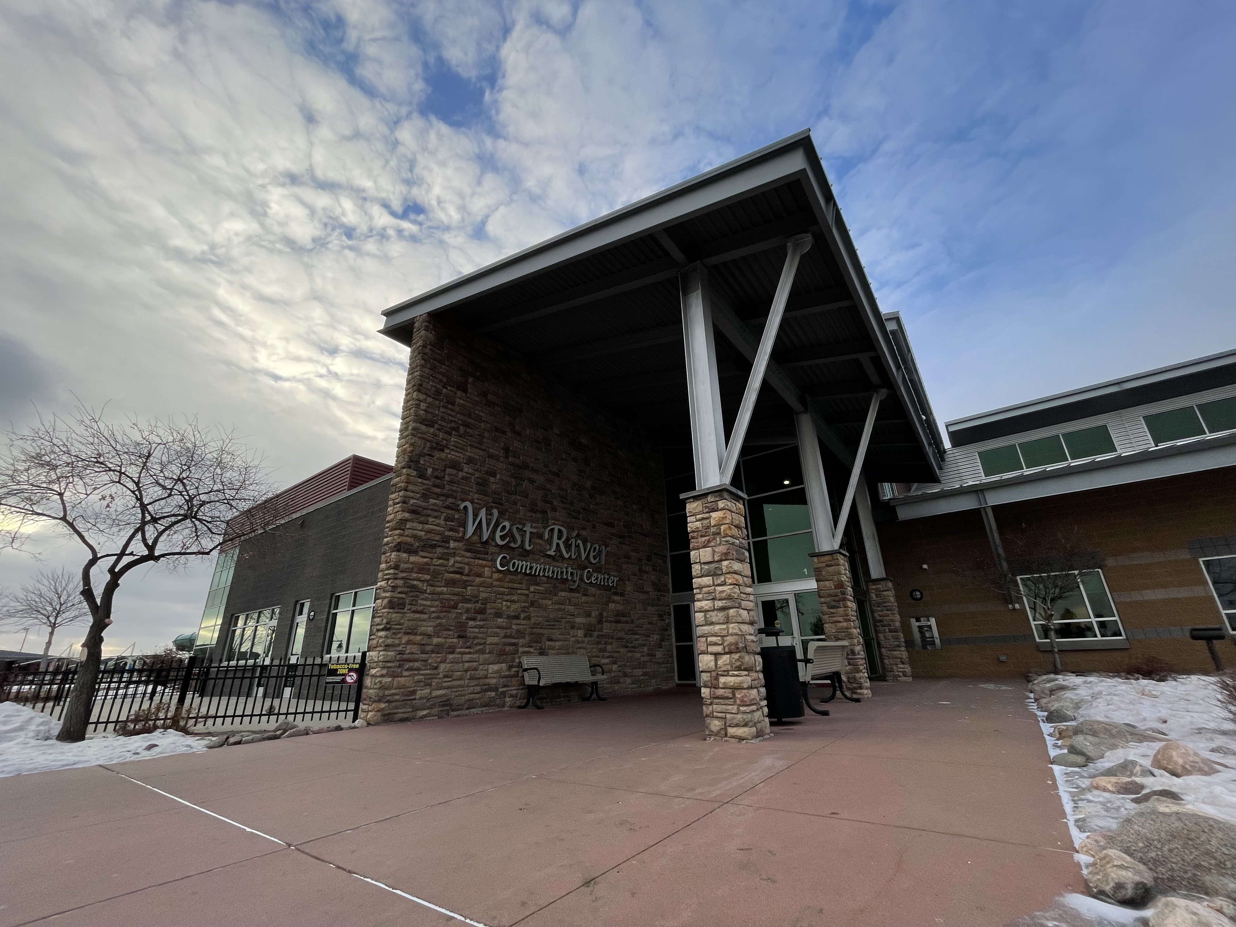 Two Dickinson firefighters, doctor resuscitate DPS Board president with CPR following cardiac arrest - Vimarsana News