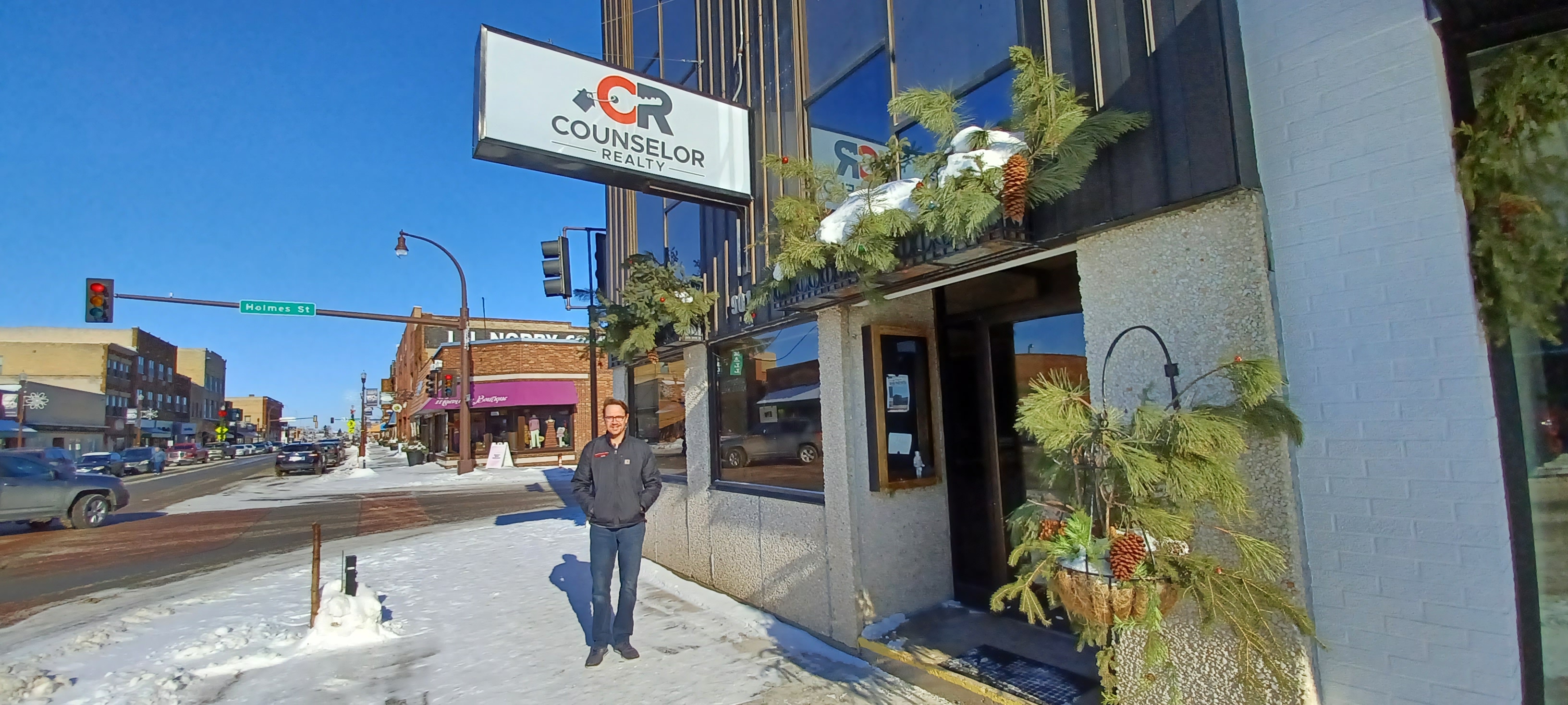 LaBarres, longtime realtors in Detroit Lakes, retire: Counselor Realty takes over ERA Northland's spot - Vimarsana News