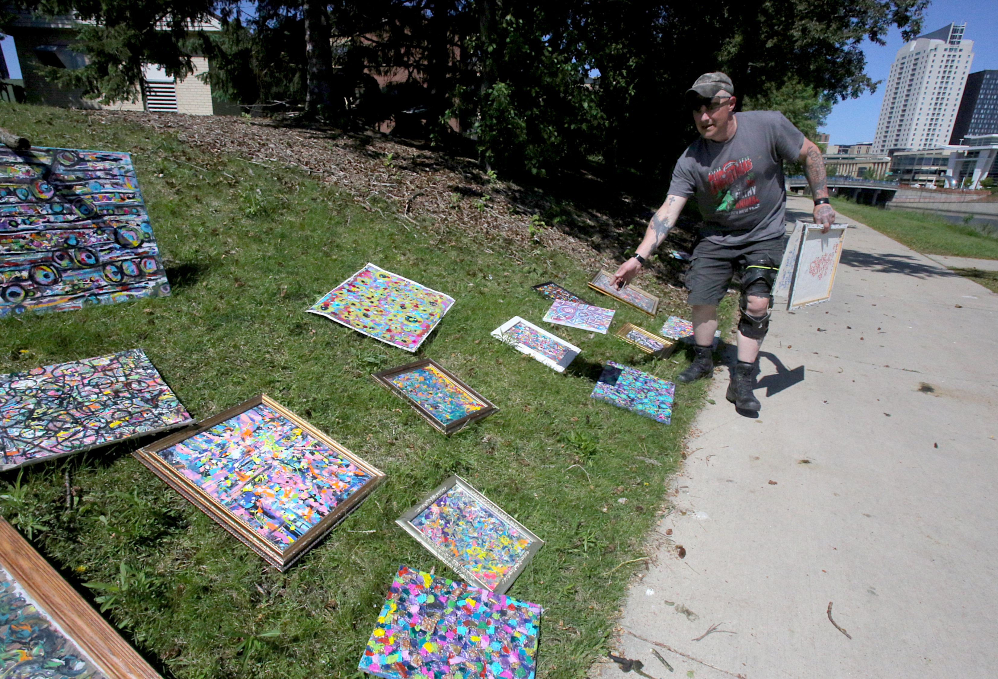 Rochester artist hopes his paintings find homes, even if he doesn't have one - Vimarsana News
