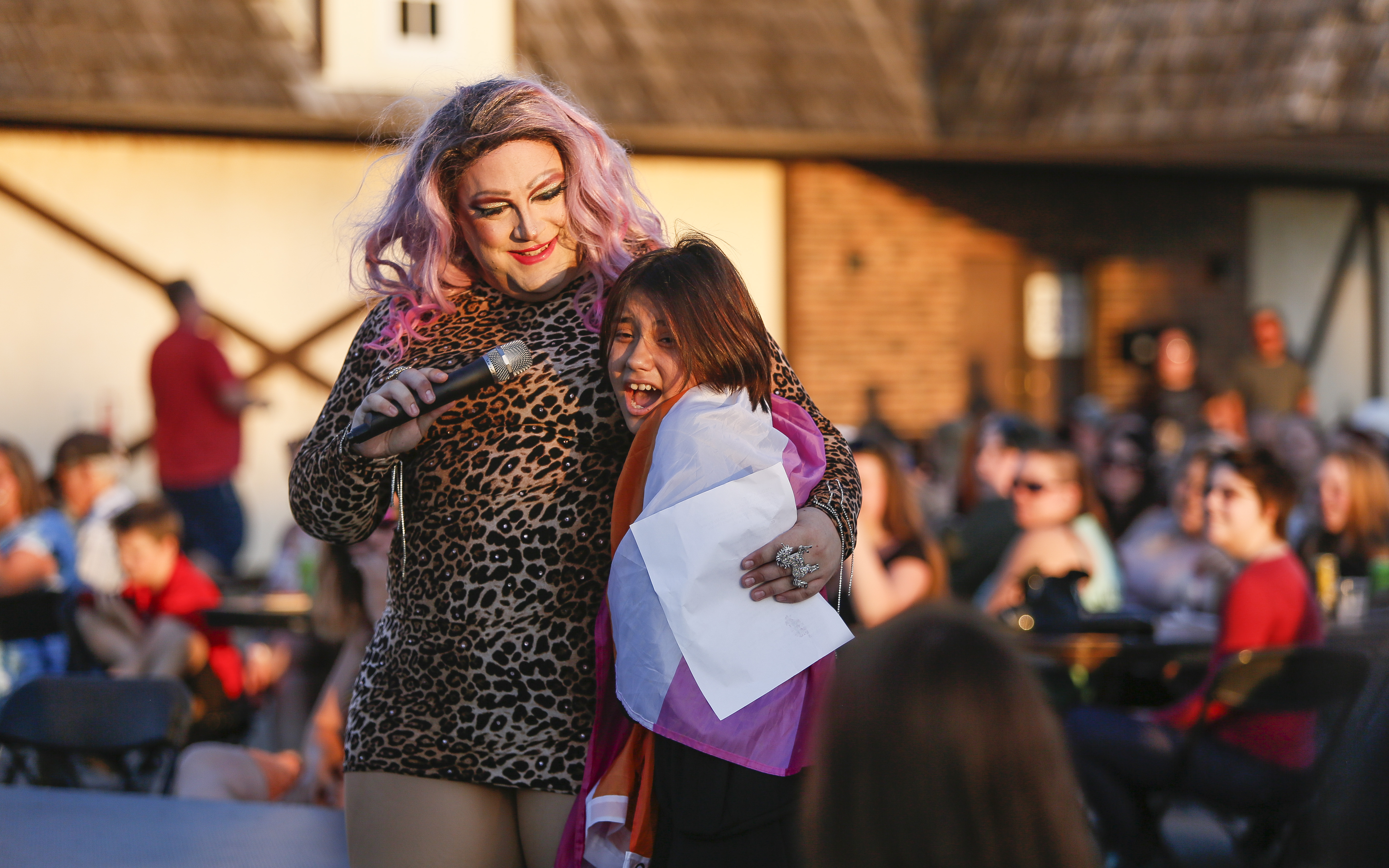 Despite backlash, all-ages drag show in Fargo draws parents and kids - Vimarsana News