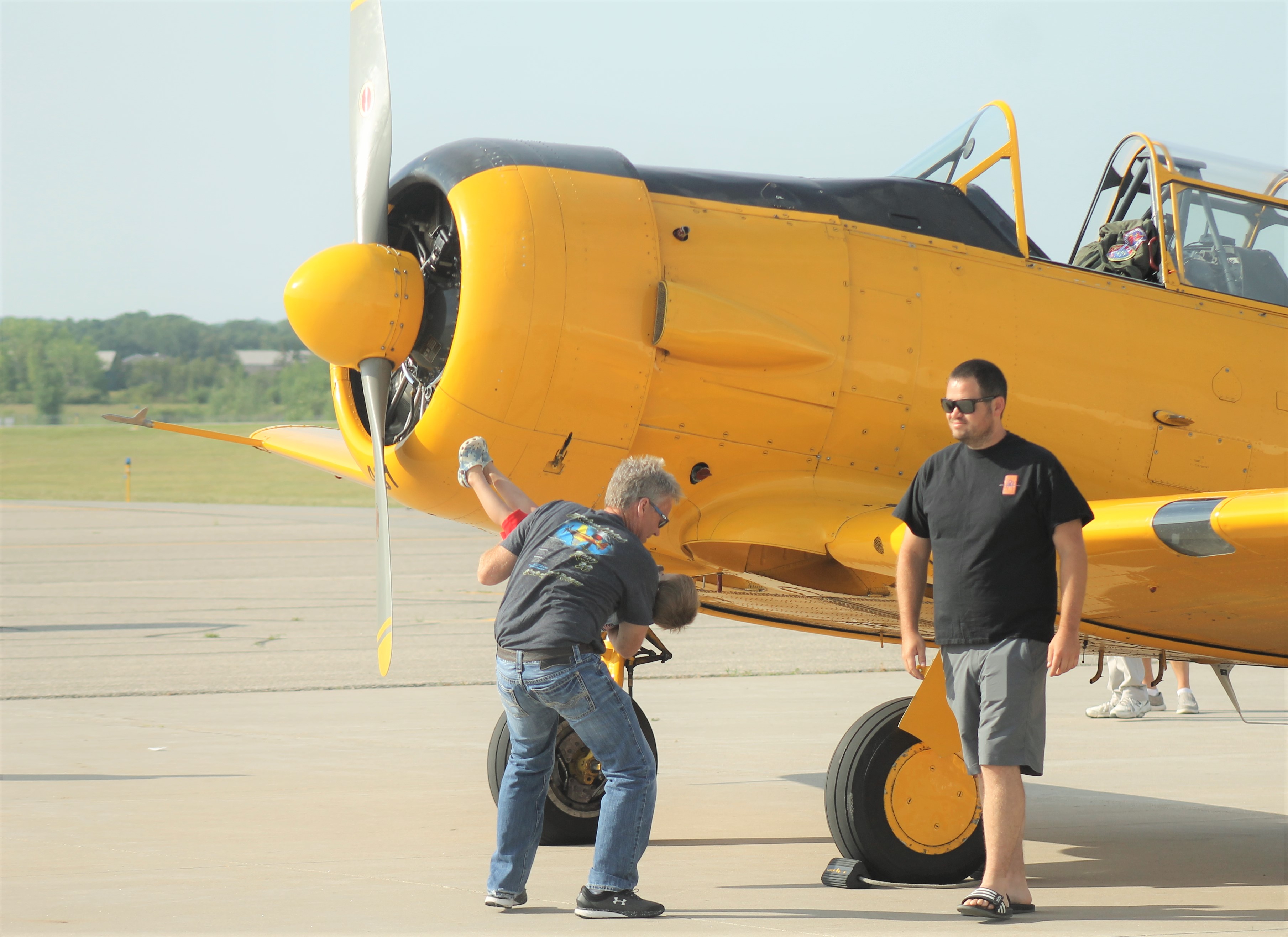Planes, bear crawls on the beach and sailboat races - Vimarsana News