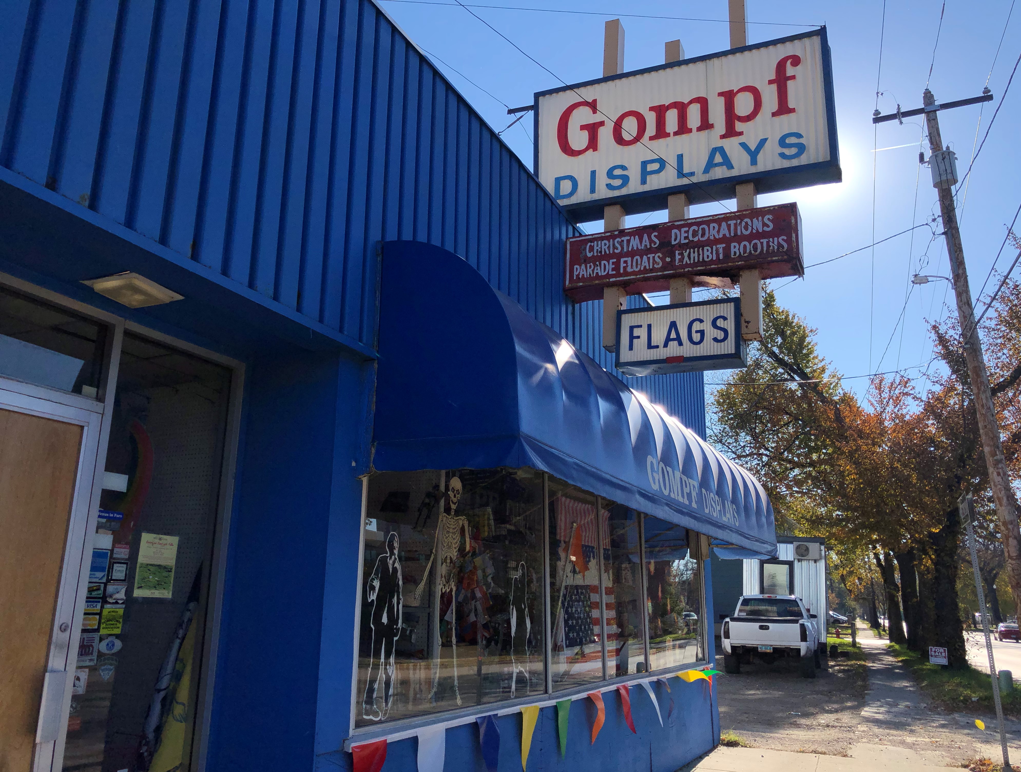 Gompf Displays in Fargo provides decades of family fun from the family-run business - Vimarsana News
