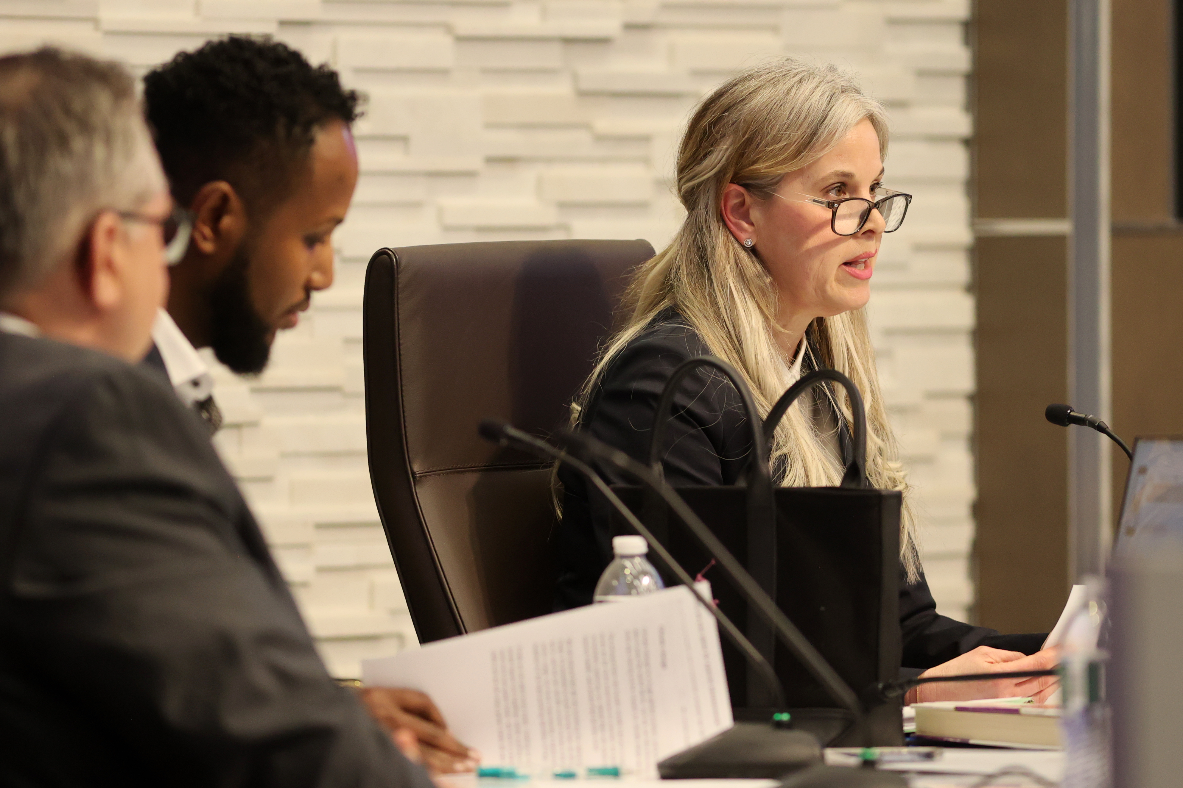 Fargo mayoral candidate Roers Jones faces tough questions in third debate - Vimarsana News