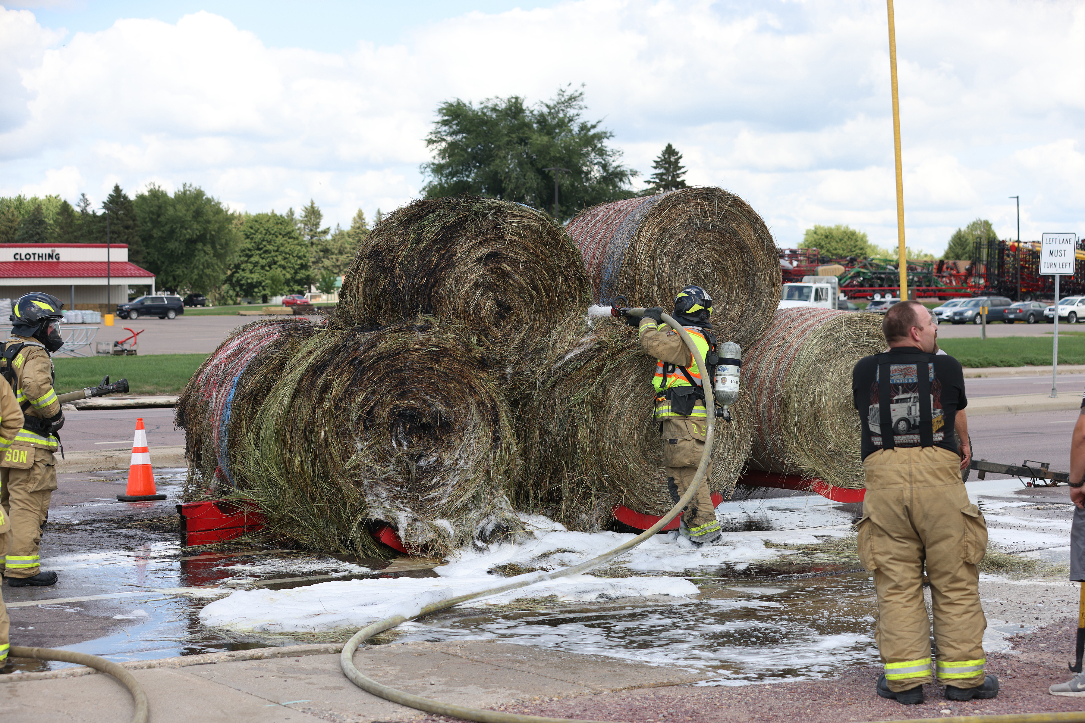 Worthington firefighters called to Oxford Street fire involving truckload of large hay bales - Vimarsana News