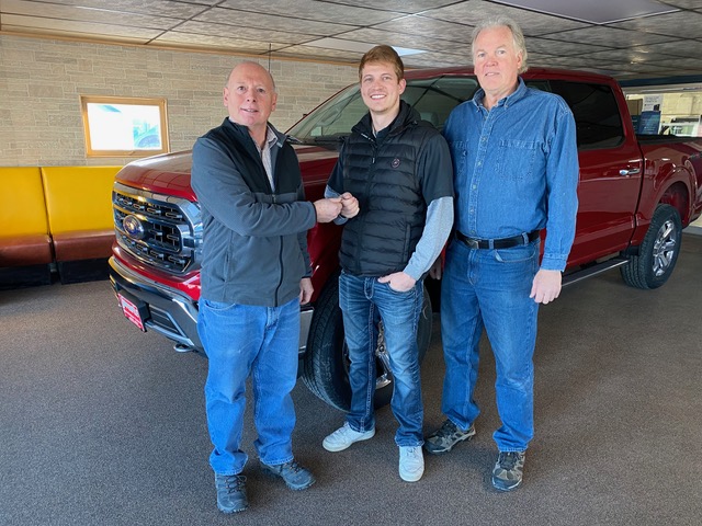 Small town Ford and Chevy dealerships do something revolutionary - Vimarsana News