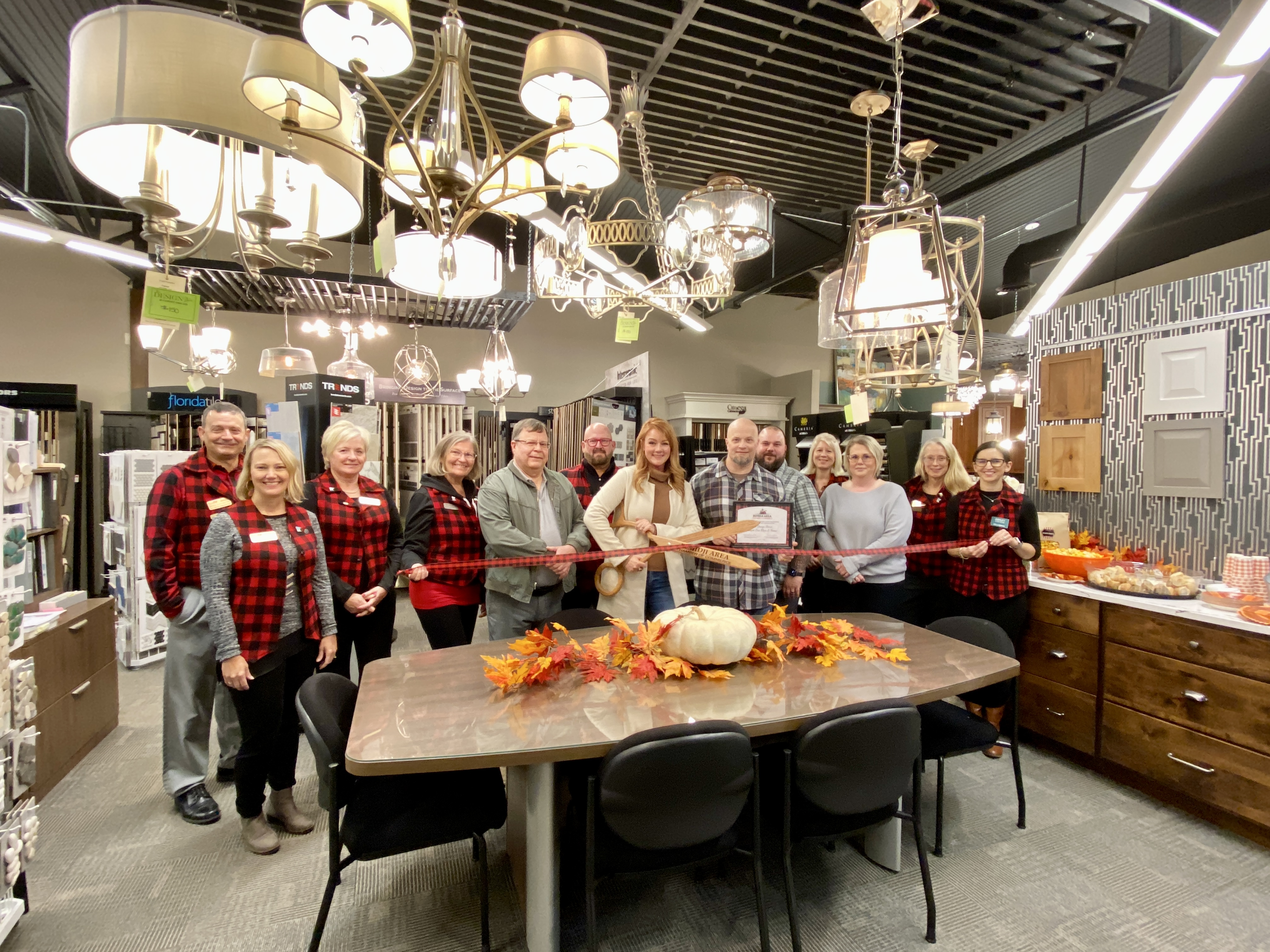 Bemidji Chamber Ambassadors welcome new owners of The Design Store - Vimarsana News