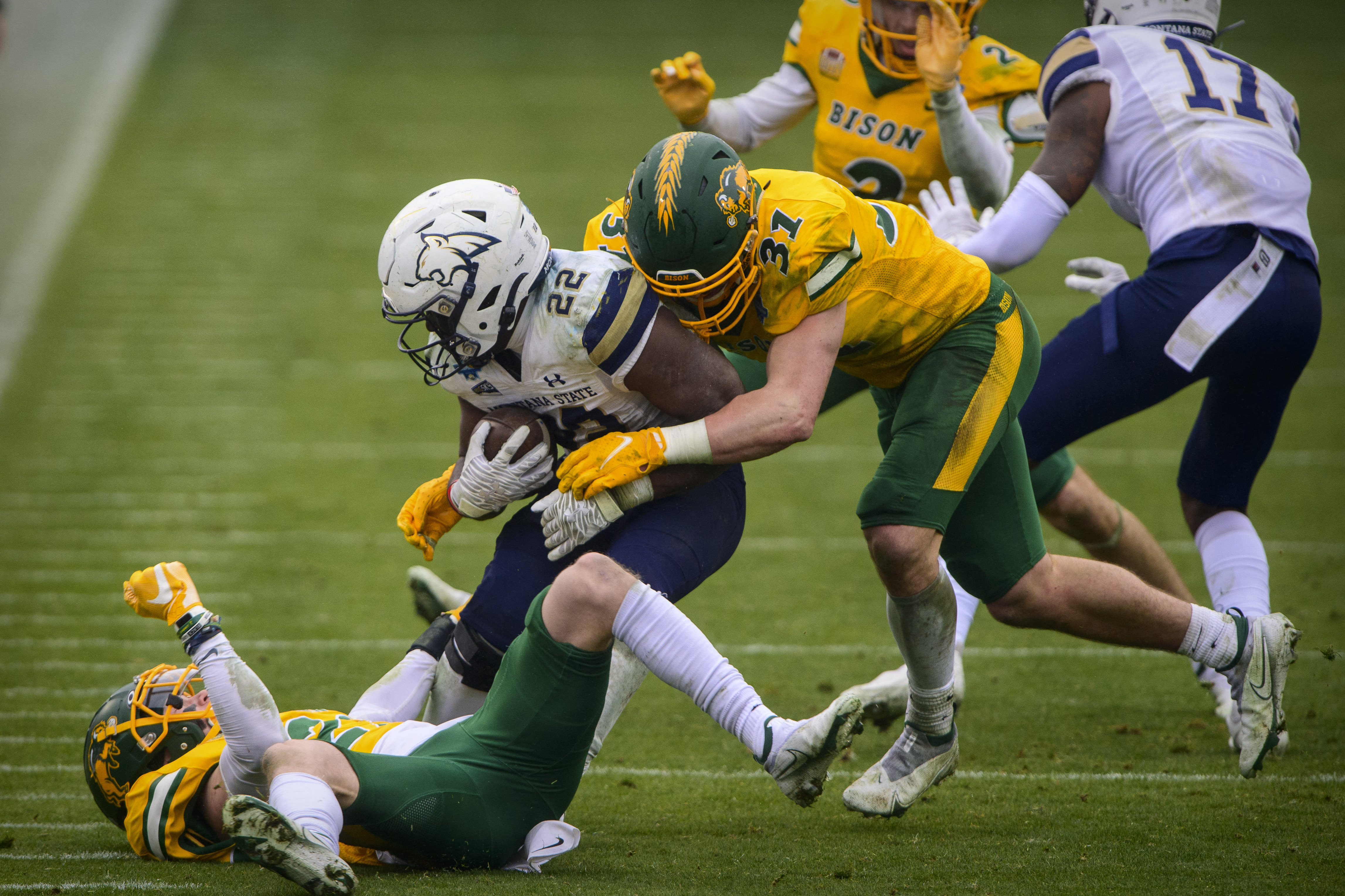 Bison LB Wisniewski learned how to lean on others in his recovery from injury - Vimarsana News